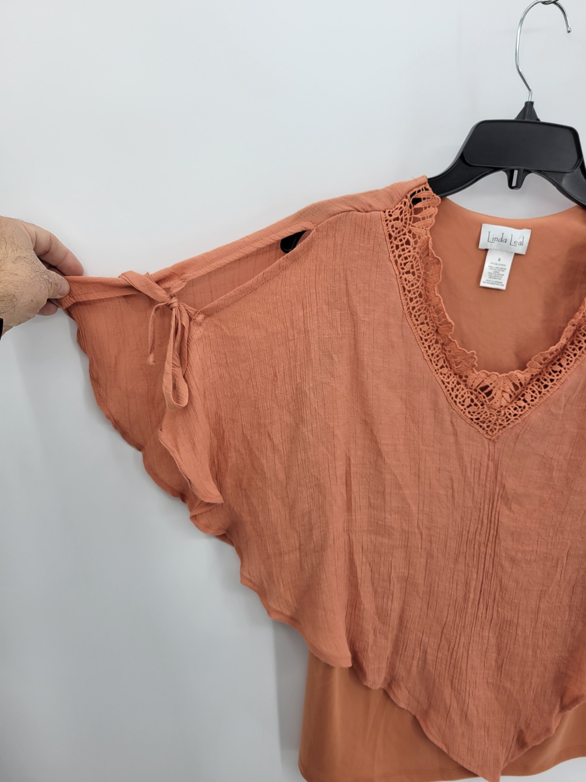 Linda Leal Top Womens Small Orange Ruffled Kimono Sleeve Feminine Popover