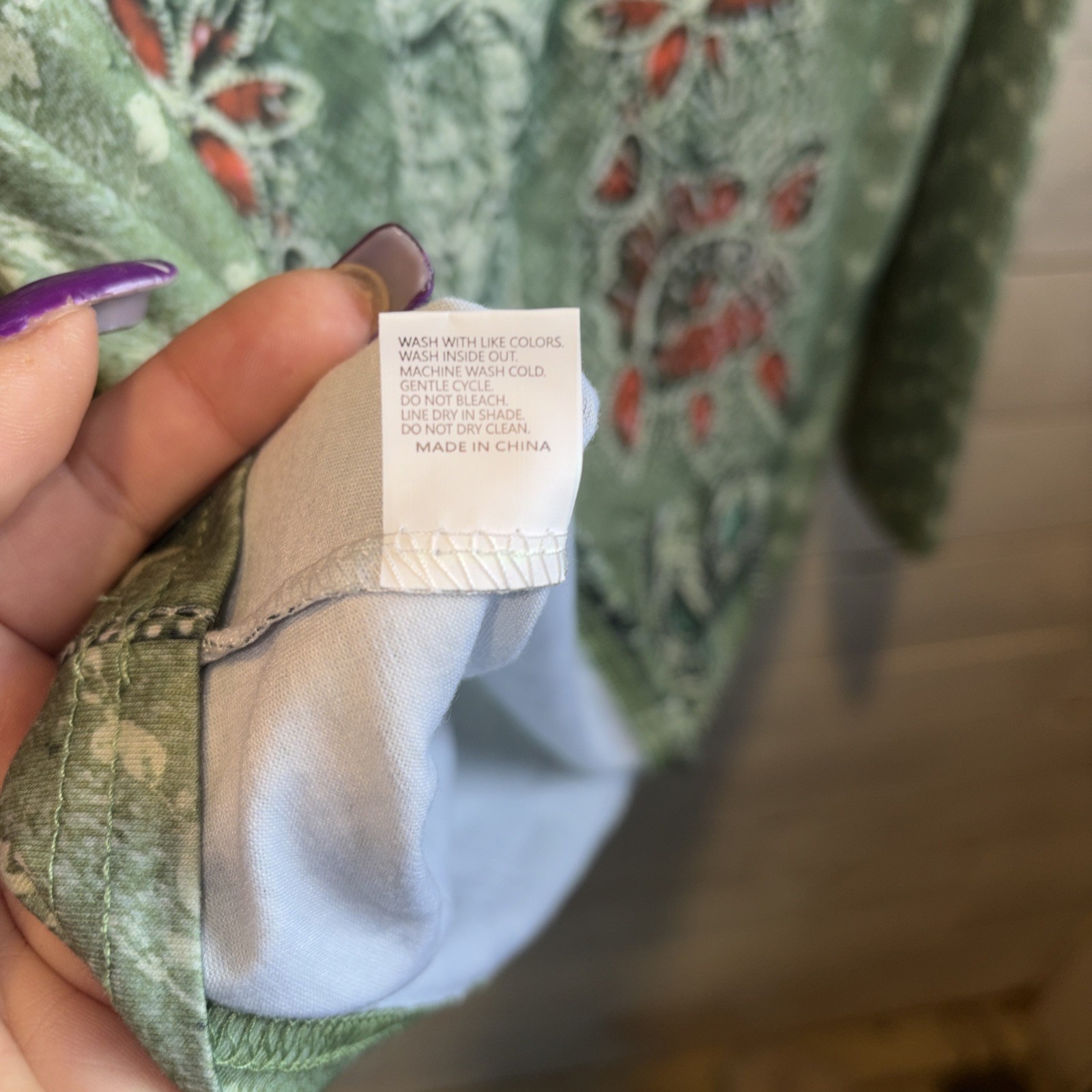 NEW WOMENS M MOSTLY GREEN TAG MISSING LONG SLEEVES EMBROYDERY,PERFECT CONDITION