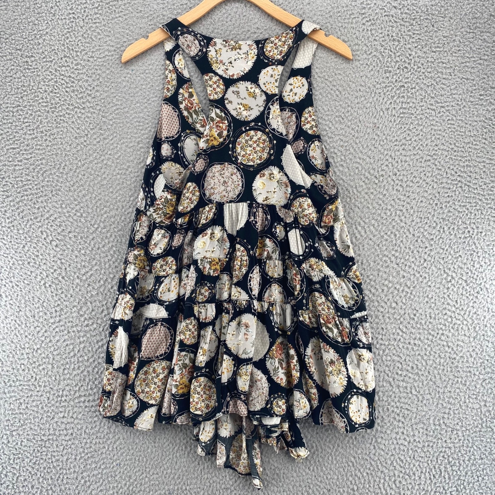 Ivy Jane Top Womens Medium Multi Floral Beaded Broach Deep V Tiered Hem Topper