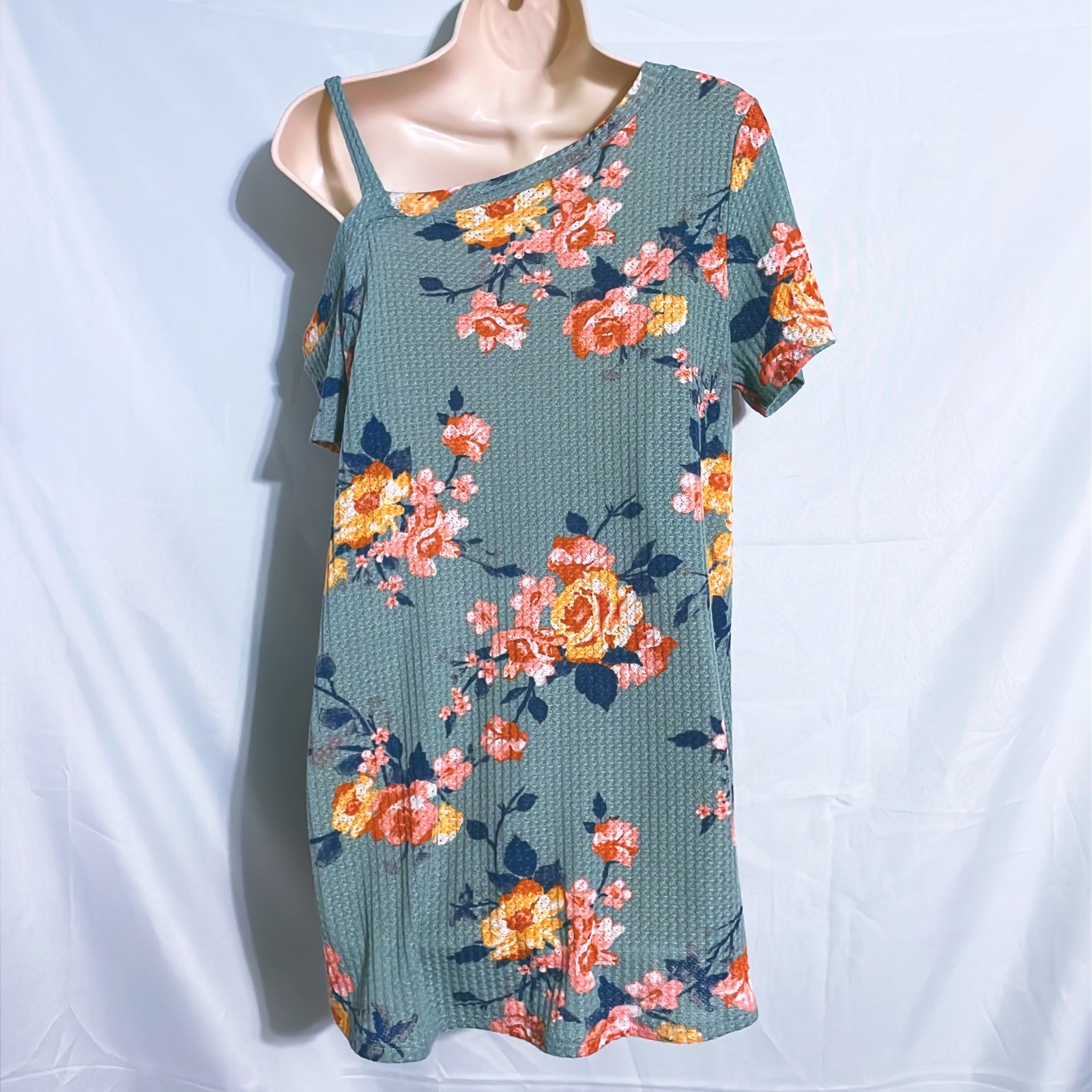 White Birch Cute Green Floral Top Size M