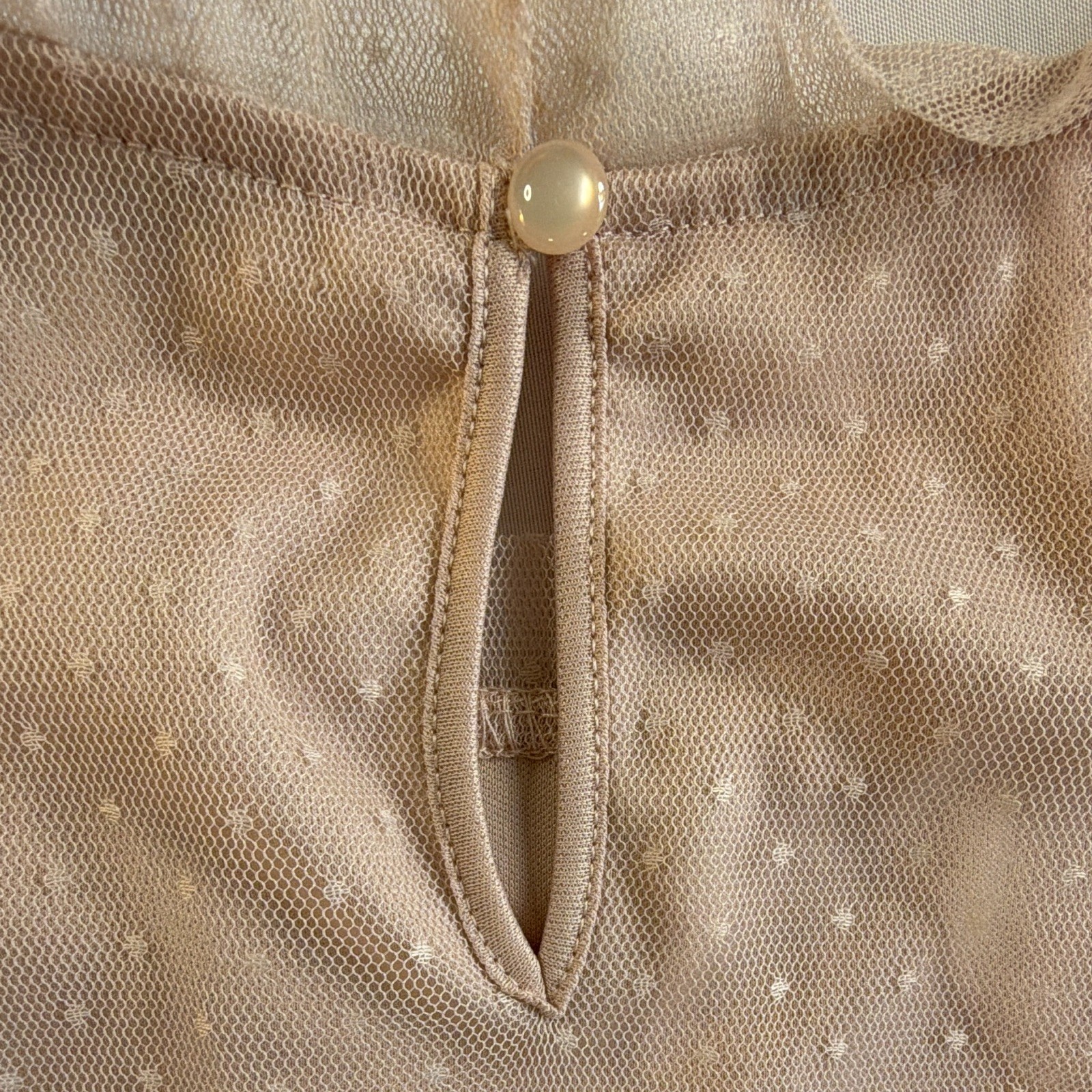 Adrianna Papell Top M Tank Pink Keyhole Button Textured Blouse Dot Ruffle Preppy