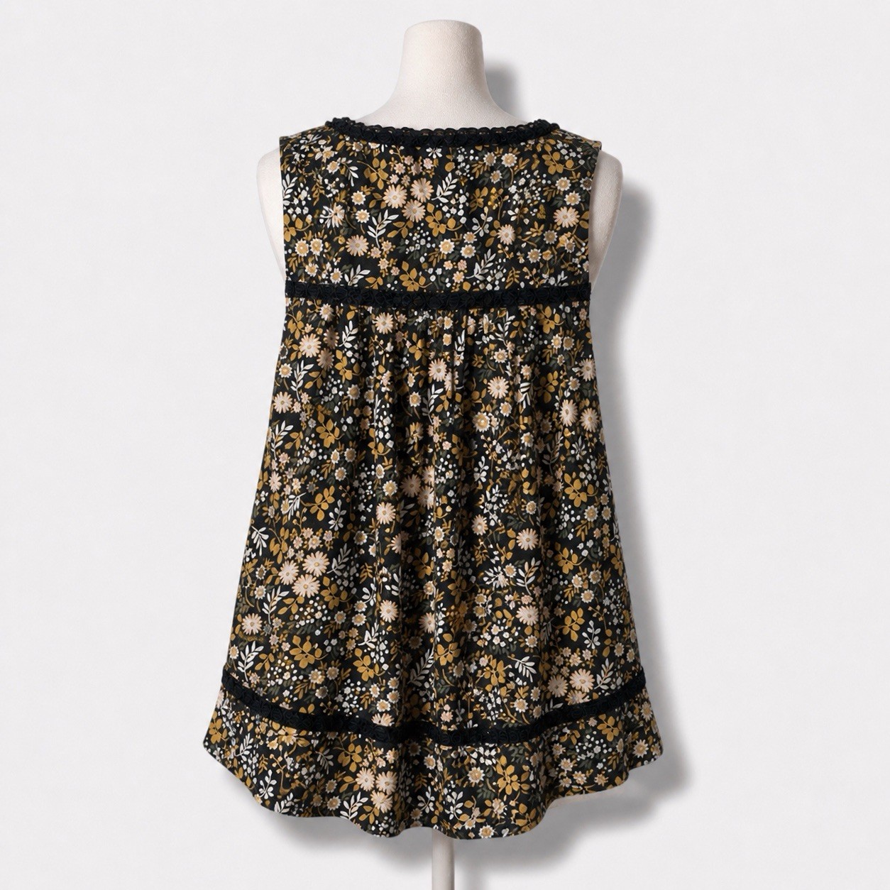 Lucky Brand Top Women’s Medium Black Yellow Floral Sleeveless Lace Trim Casual