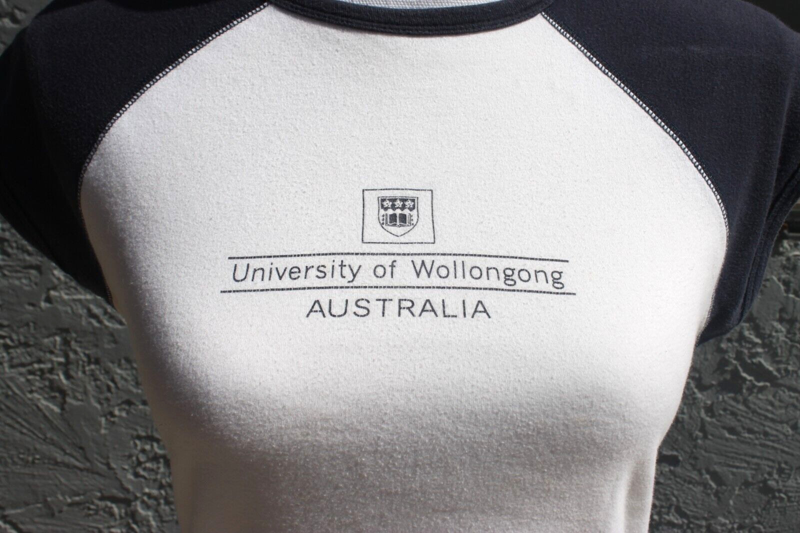 WOLLONGONG, AUSTRALIA WOMAN T-SHIRT SIZE 10/12 NAVY & WHITE JERSEY SHORT SLEEVE