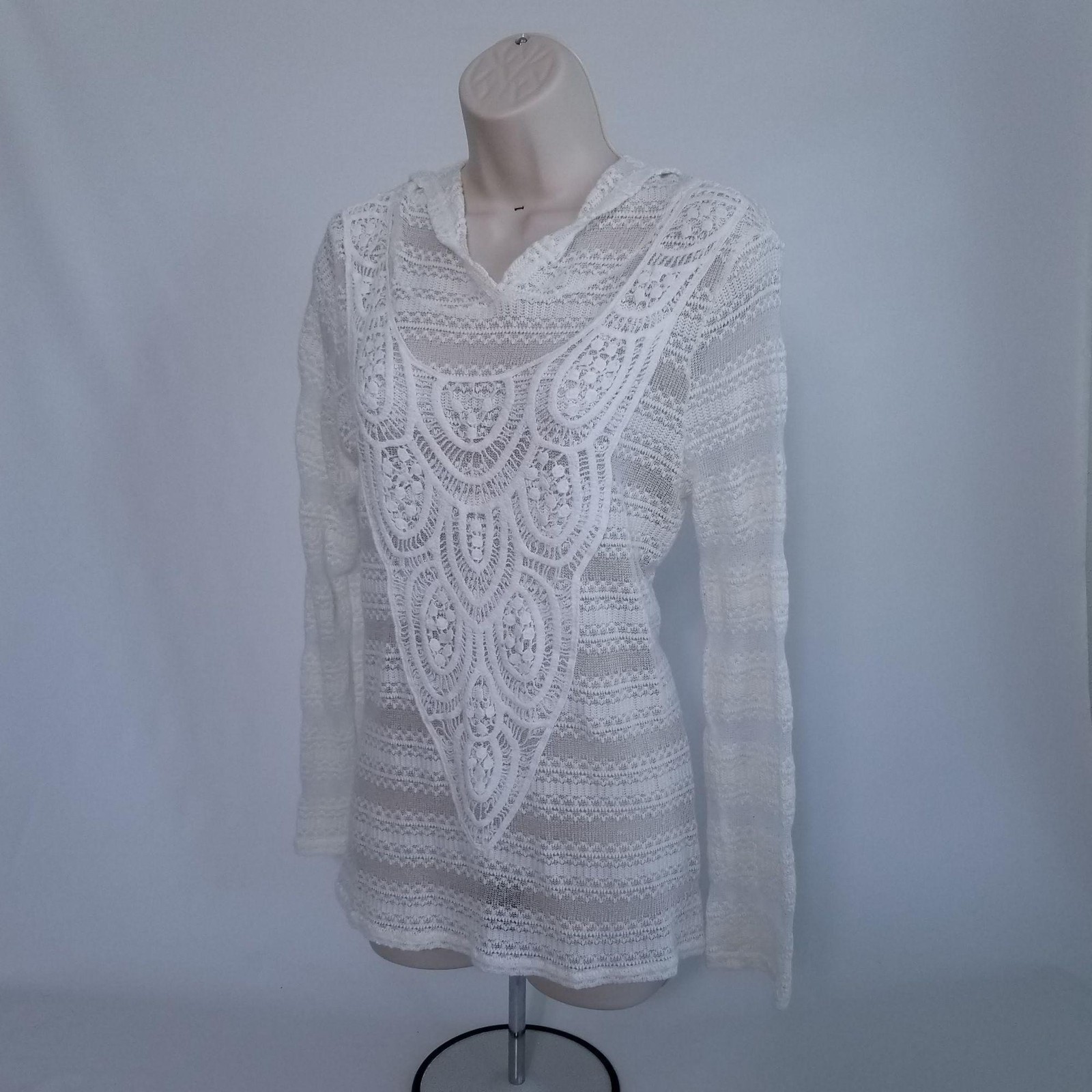 RXB Womens Small White Lace Long Sleeve Pullover Top With V-Neck Design