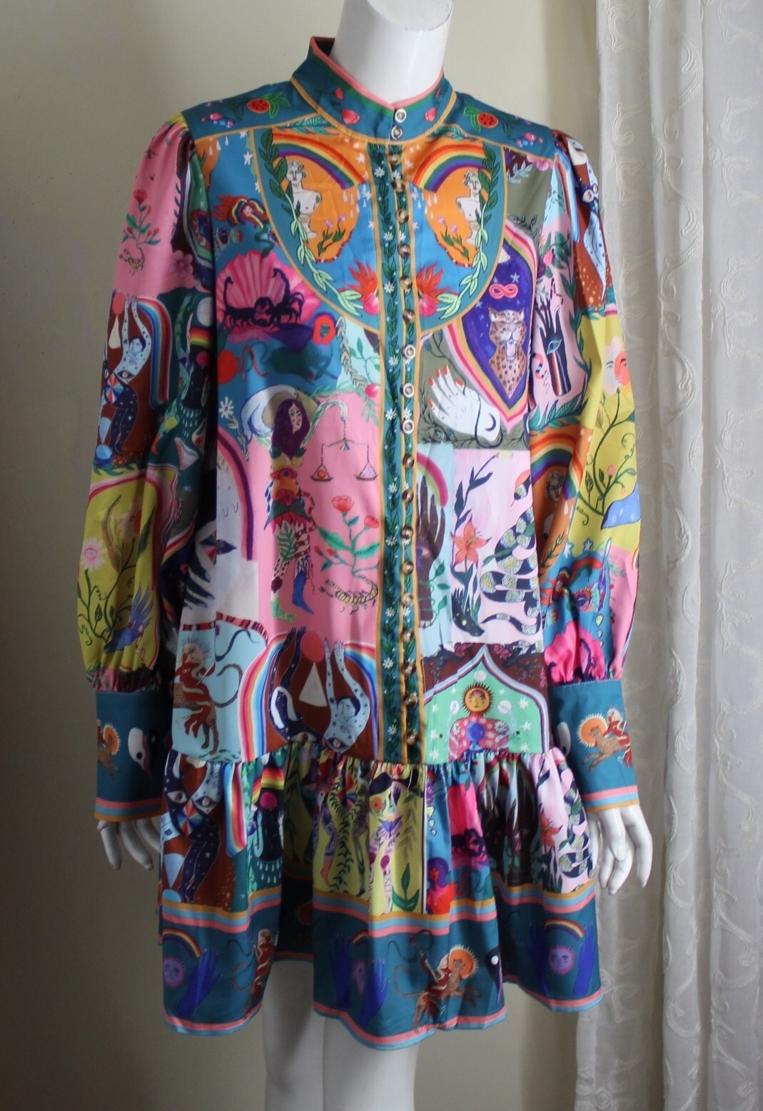 New Estate ASIAN Sz L Runs S M Art-Wear FACES Frilly Funky PRINT Tunic Top 35″L