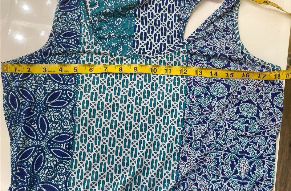 Linea Donatella shirt size Small no size tag see measurements t back stretch