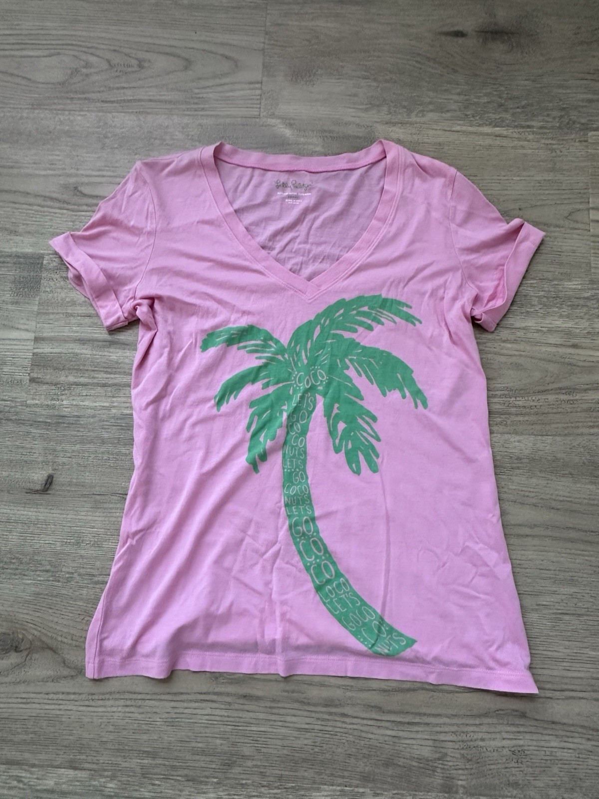 Lilly Pulitzer Women’s Pink V-Neck Short Sleeve Tropical Graphic T-Shirt XS