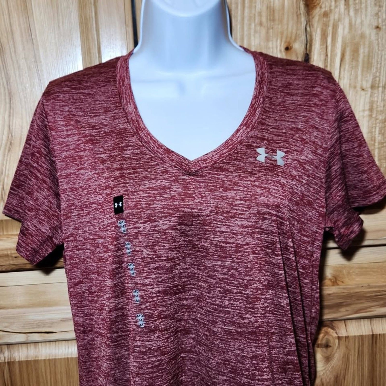 Under Armour Women’s Medium HeatGear V‑Neck Tee Loose Fit