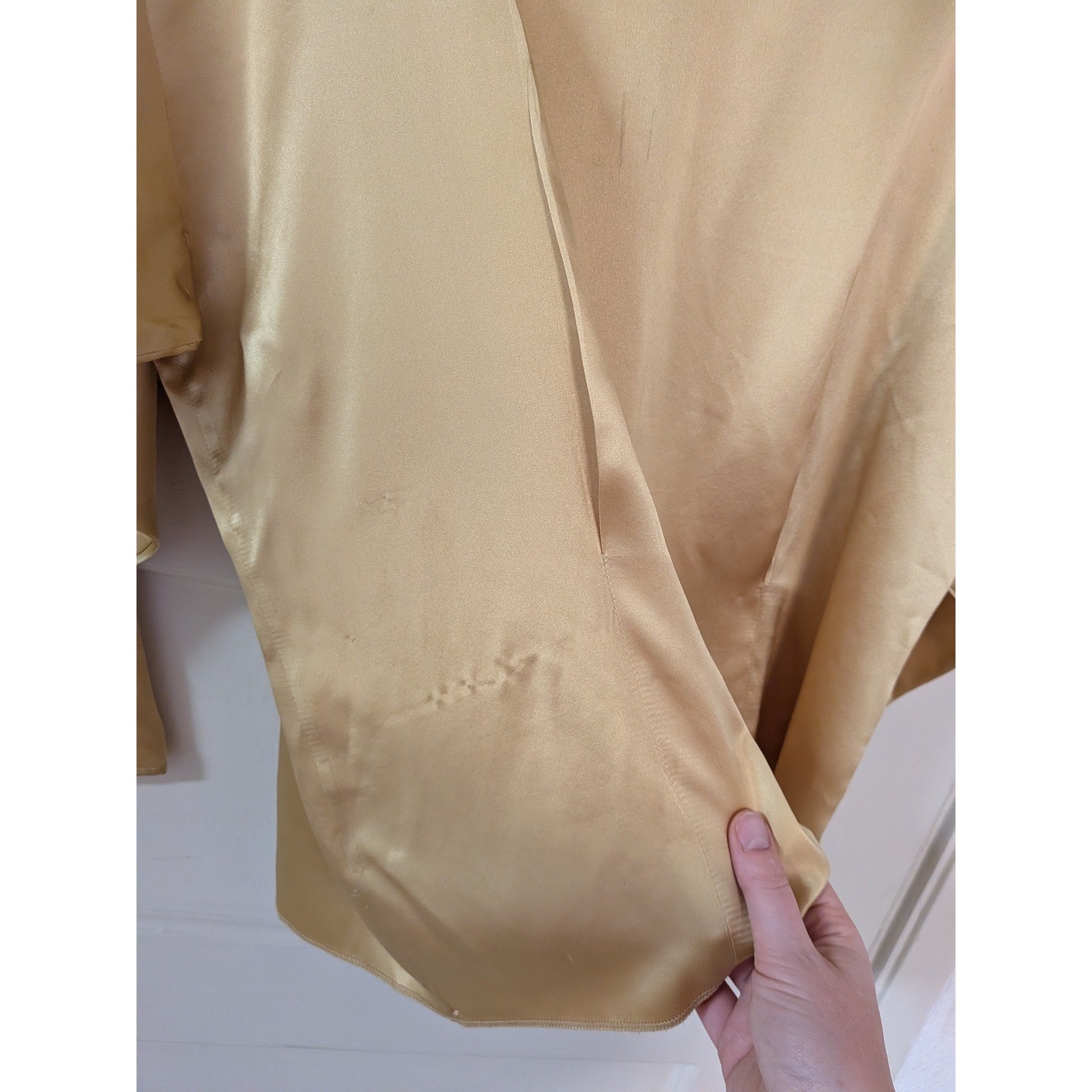 St John Womens Gold 100% Silk Satin Button Down Blouse Notched Lapel Size 8