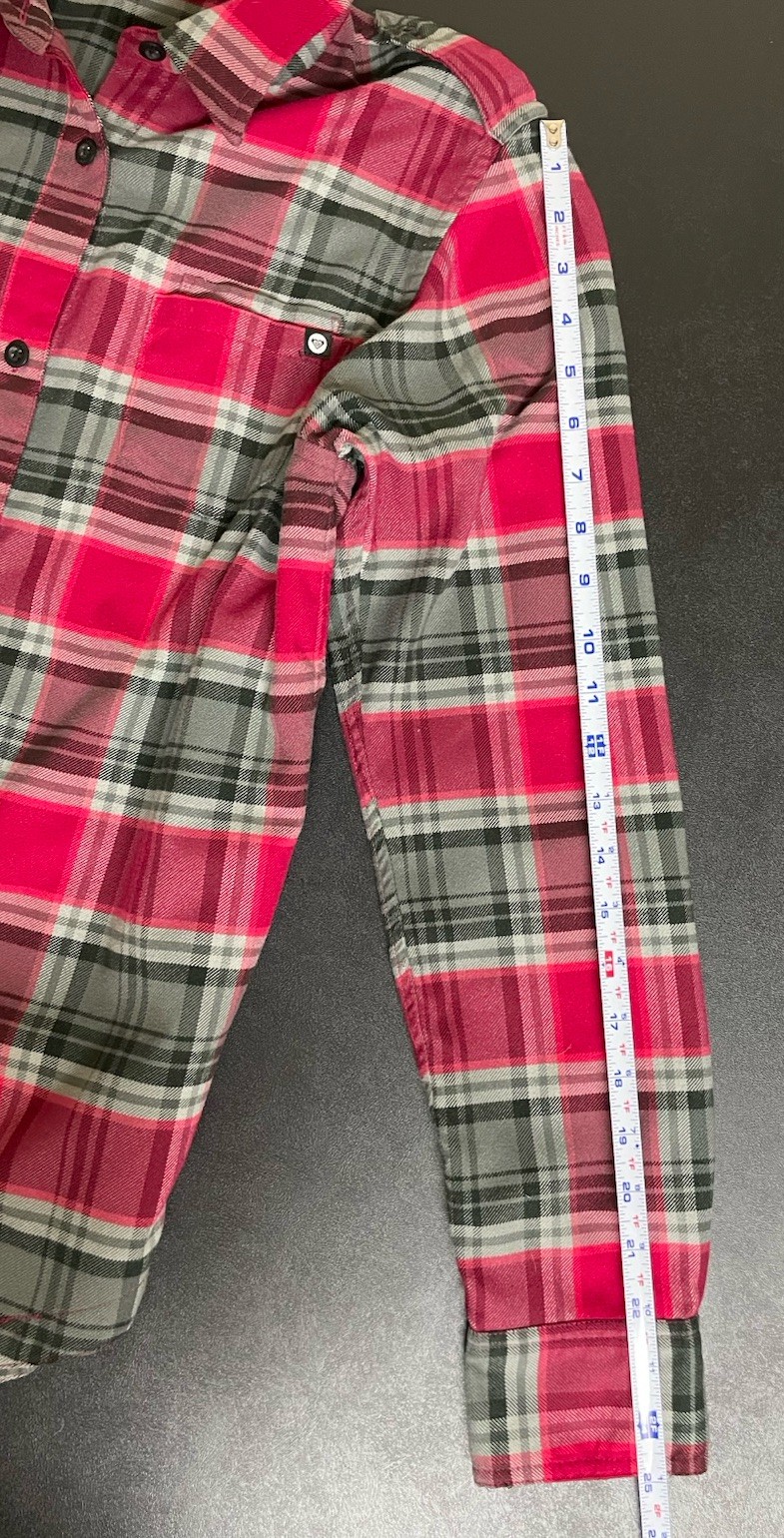 Roxy Flannel Shirt Womens M Red Gray Plaid Long Sleeve Button Up Pockets Collar