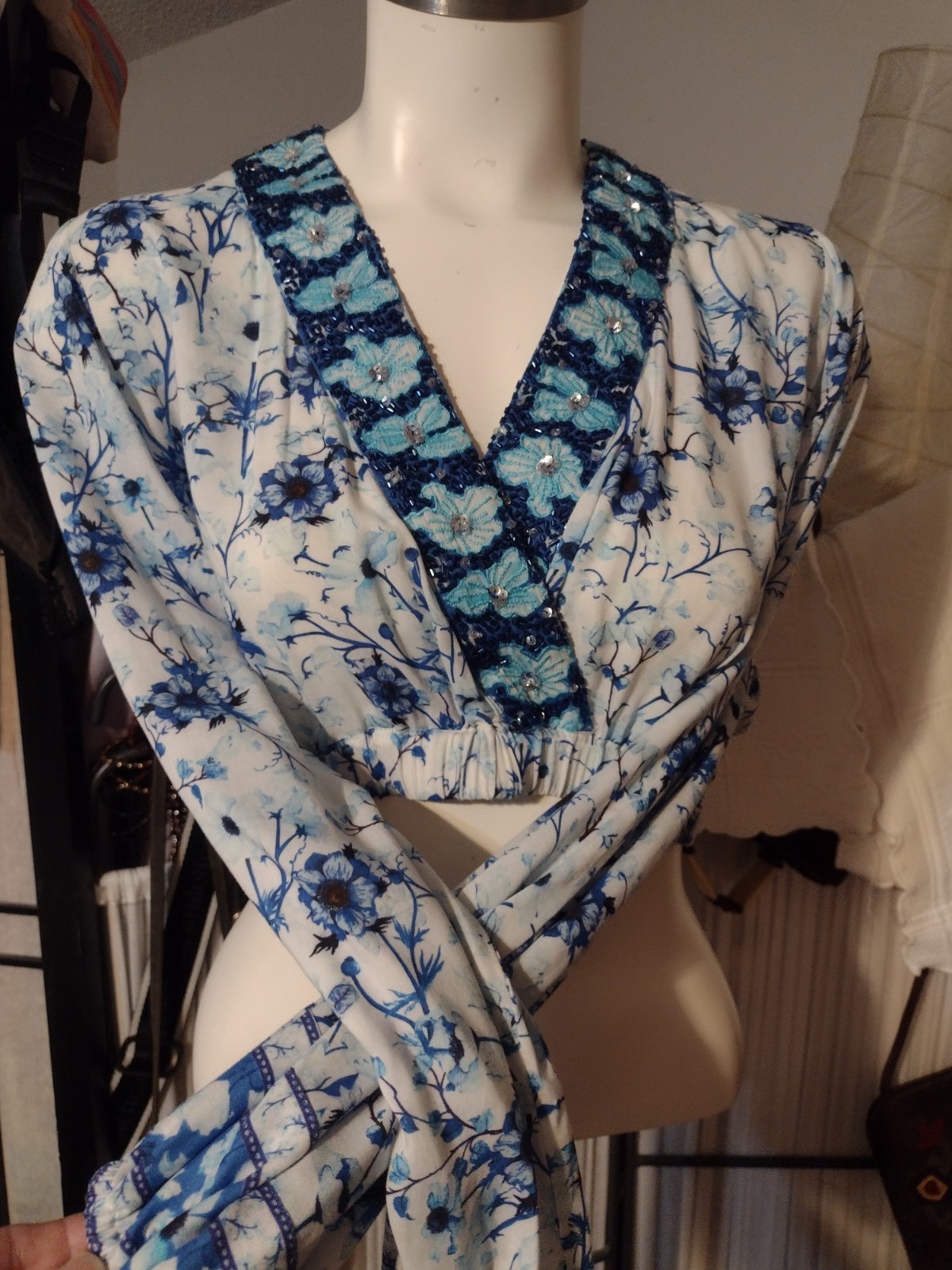 TAJ by Sabrina Crippa Size Small Nasrine Top LS Floral Cropped