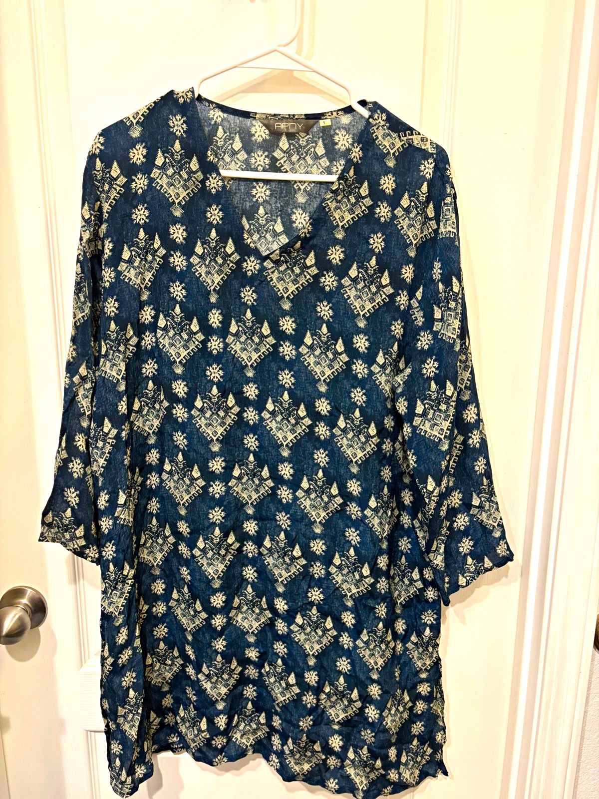 APNY Apparel Women’s L Blue White Geometric V-Neck 3/4 Sleeve Tunic Blouse