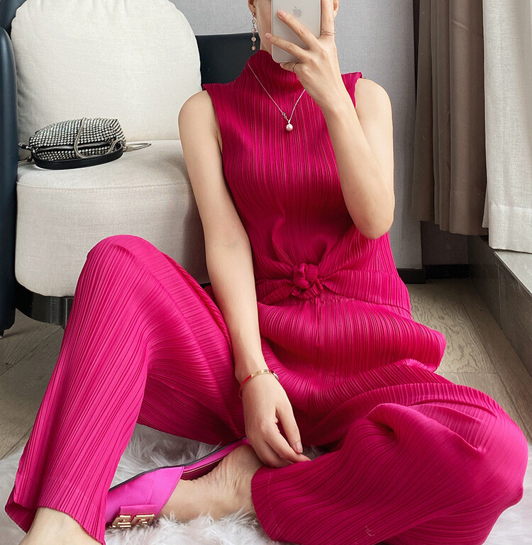 24SS Fashion Pleated High Necked Sleeveless Shirt with Solid Color Bottom Vest