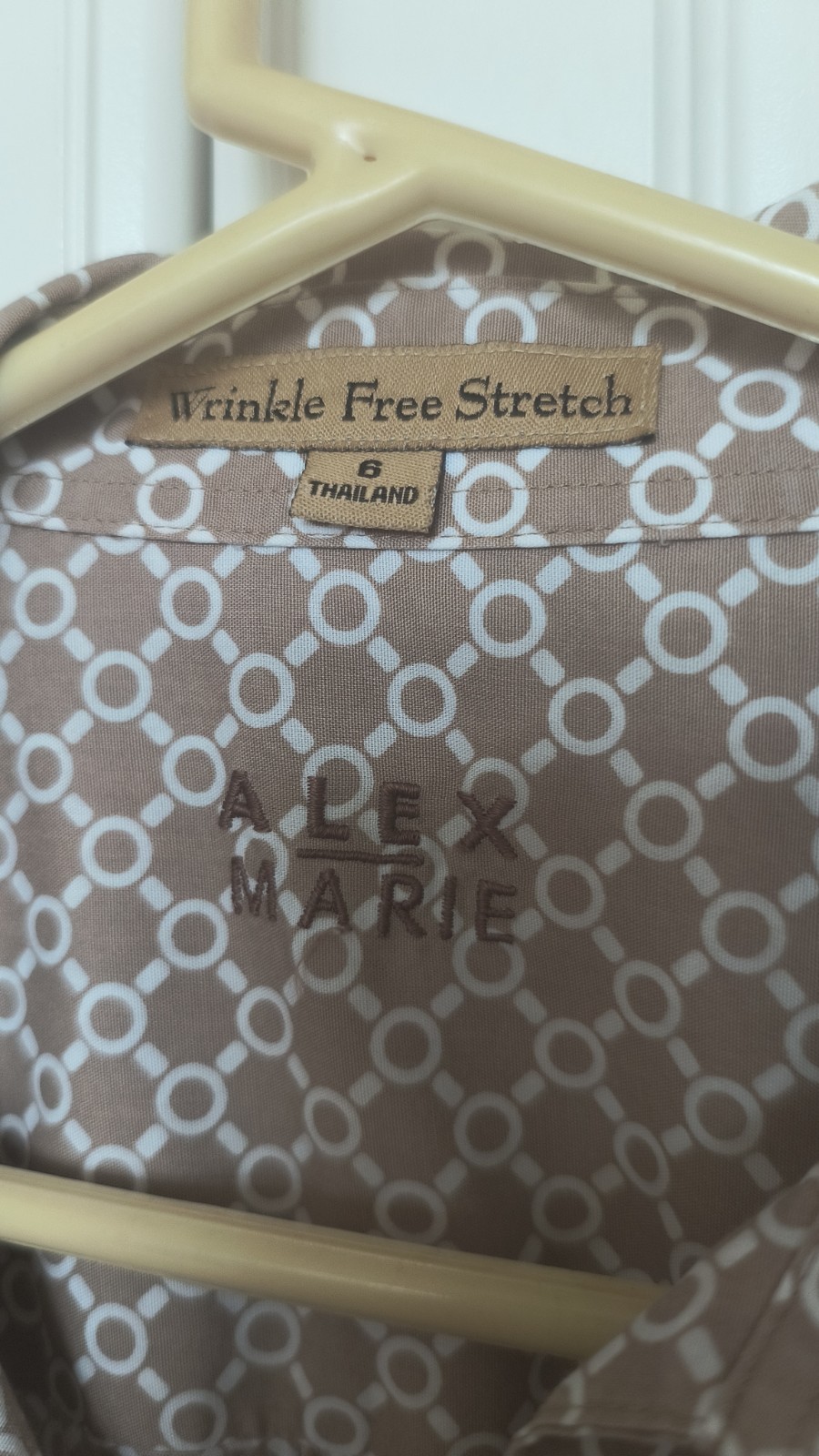 Alex Marie Top Size 6 Multi Colored Circle Design Wrinkle Free Stretch (A10