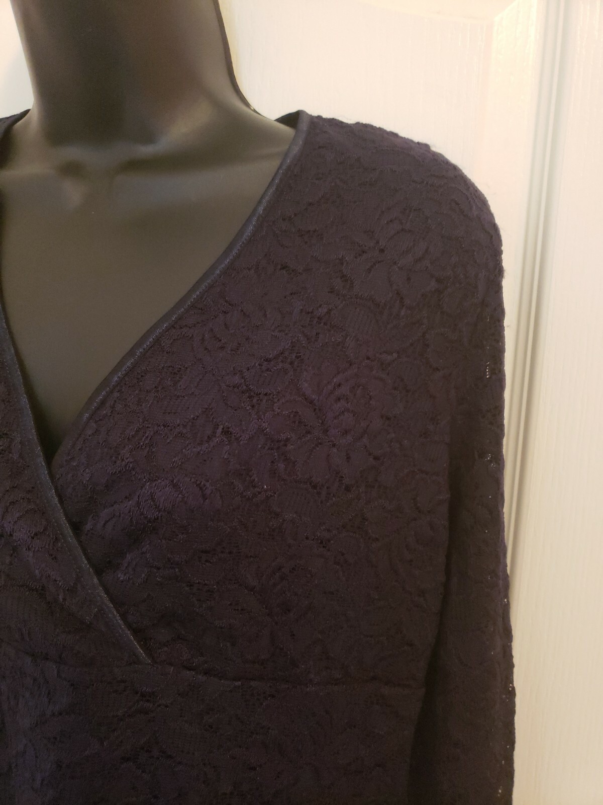 Emma James Blouse Sz Large Navy Blue Long Sleeve Lace Overlay V-Neck