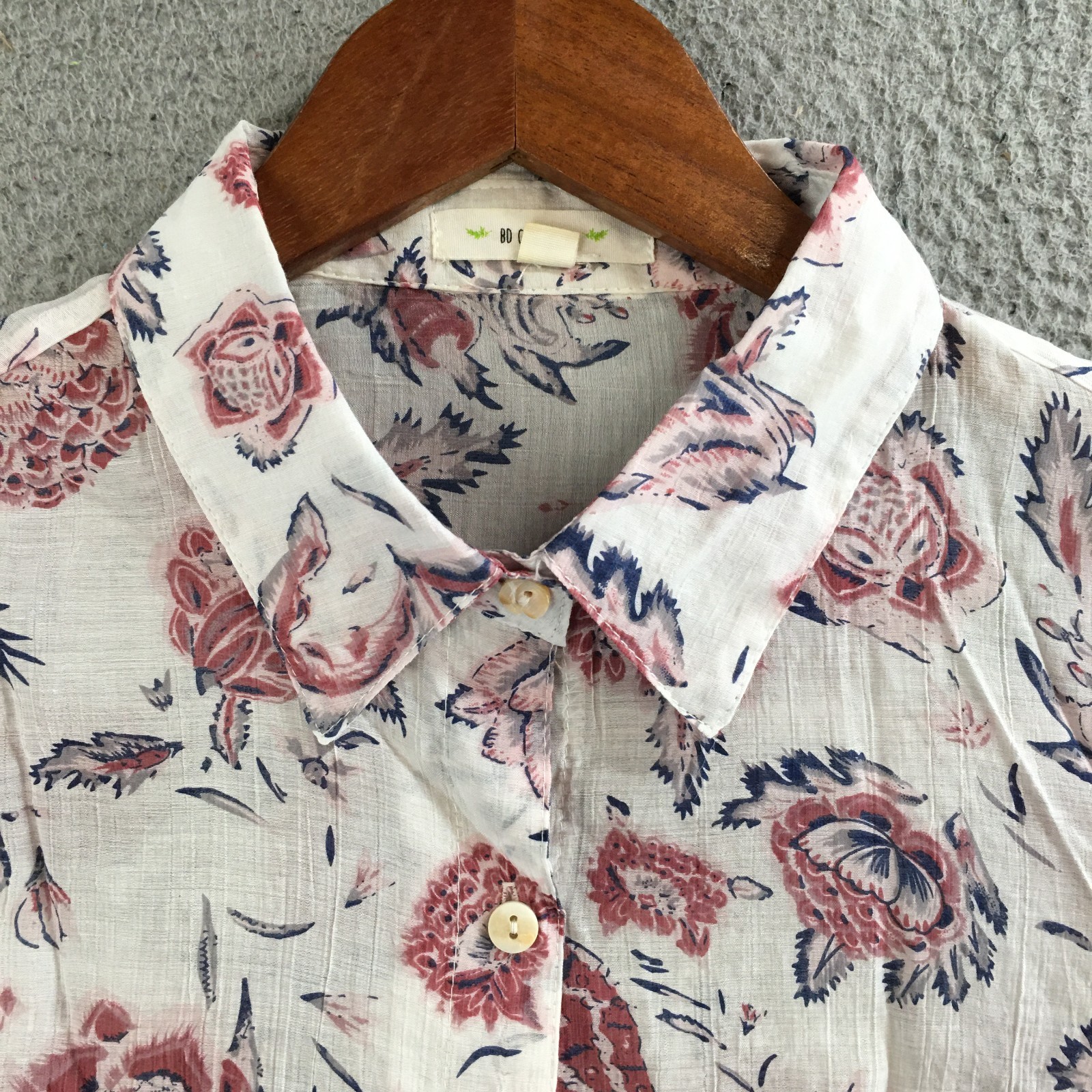 BD Collection Button Up Shirt Womens S Long Sleeve Point Collared Floral White
