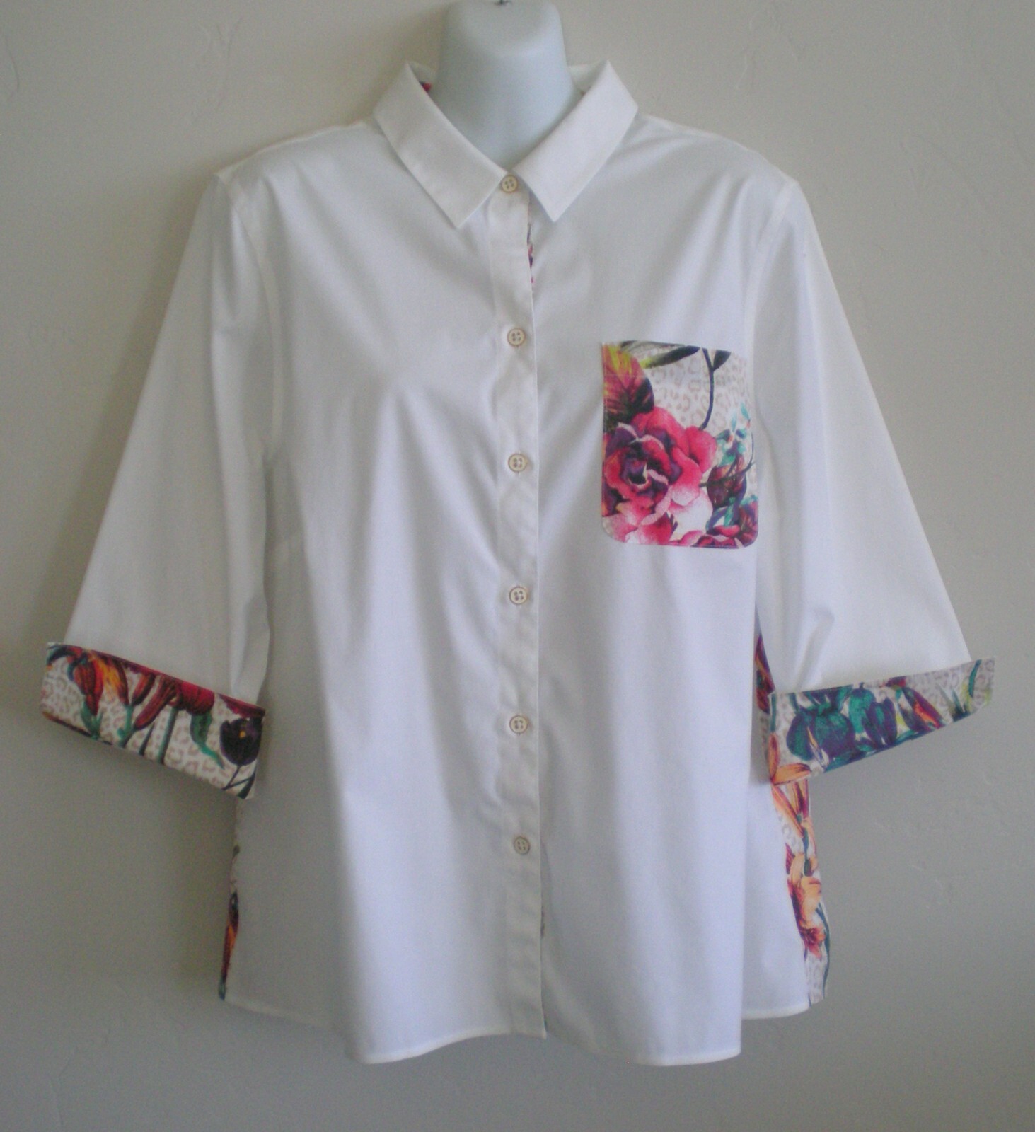Chico’s 2 No Iron White Shirt Tropical Print Back Cuffs & Pocket 3/4 Sleeves