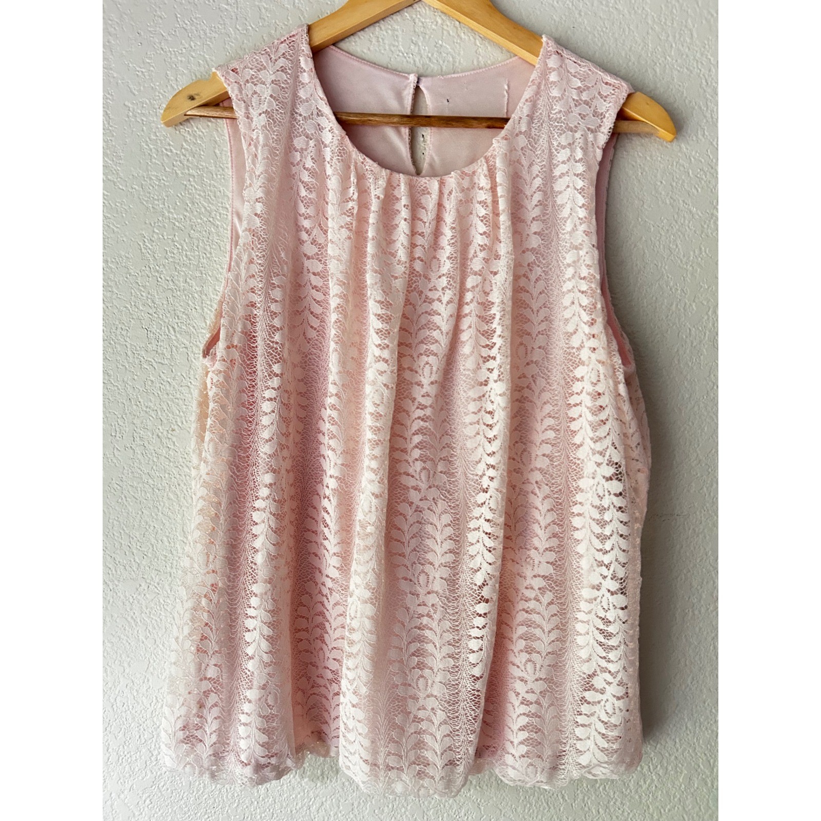 Womens Pink Floral Lace Sleeveless Blouse Pleated Round Neck Keyhole Back Top
