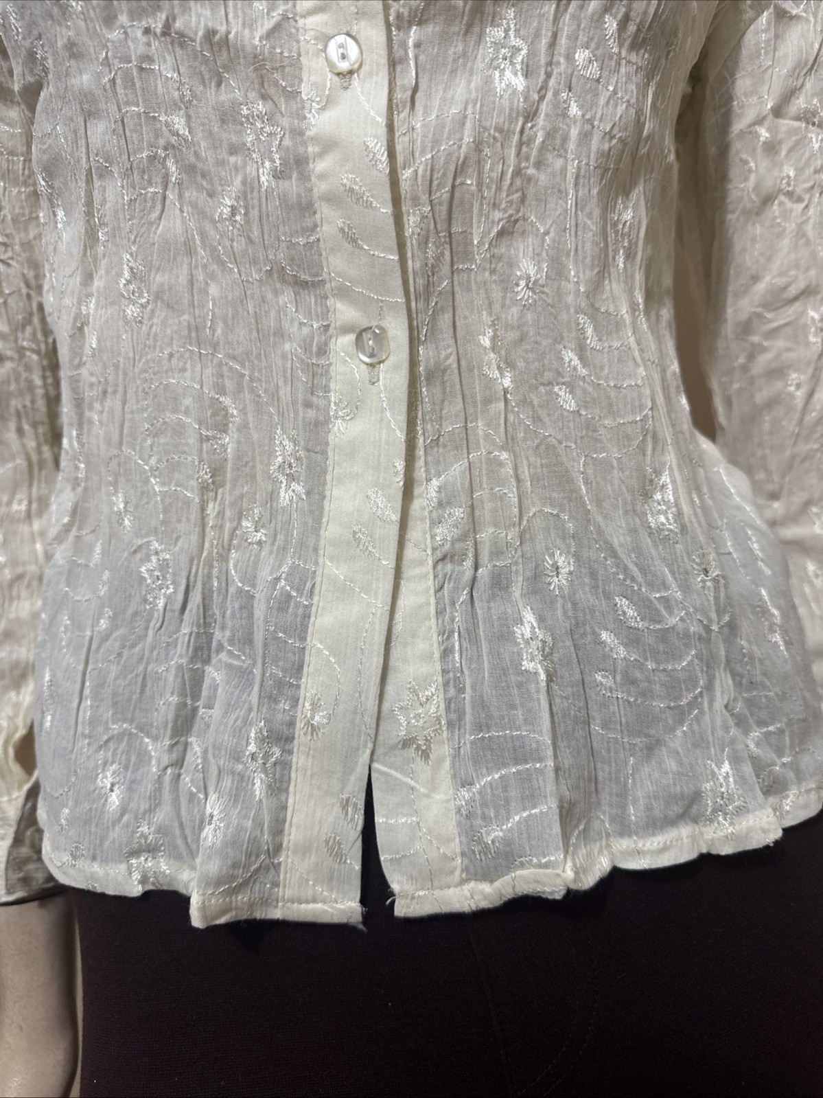 Women’s Ivory Rayon Casual Classic Stretch Embroidered Size L Button-up Top