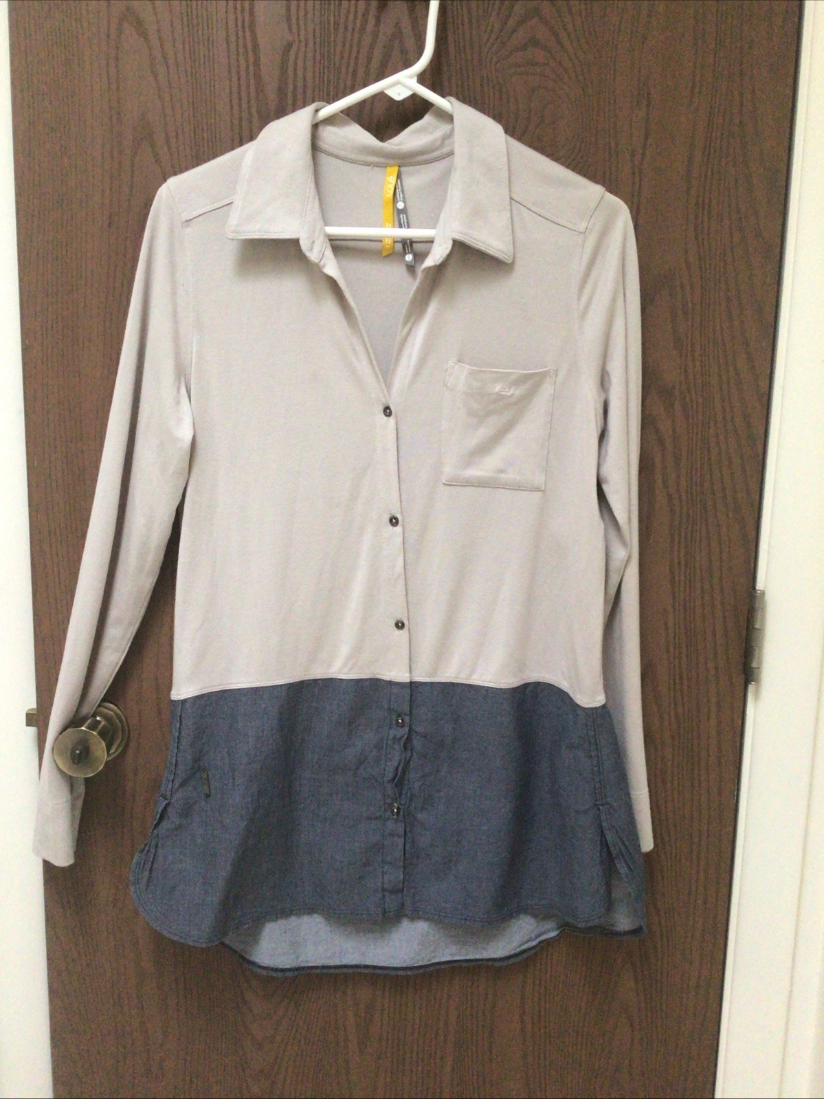 Lole eco stretch tunic top beige gray logo, button down collared, sz M
