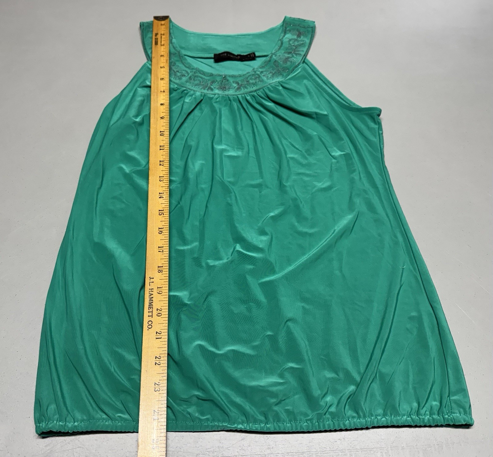 The Limited Satin Green Sleeveless Embroidered Round Neckline Blouse Halter Sz S