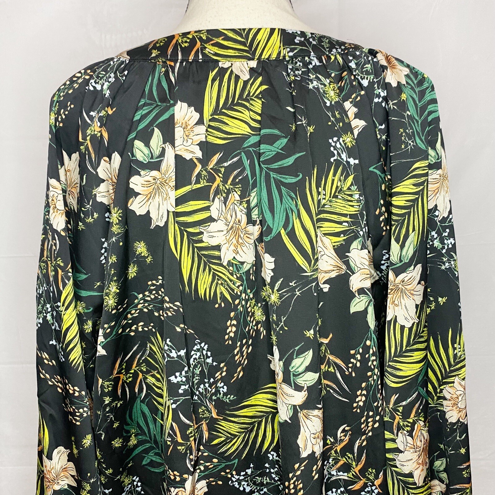 NWT Suzanne Betro Floral Tunic Top 3/4 Tie Sleeve Notch Neckline Size 1X