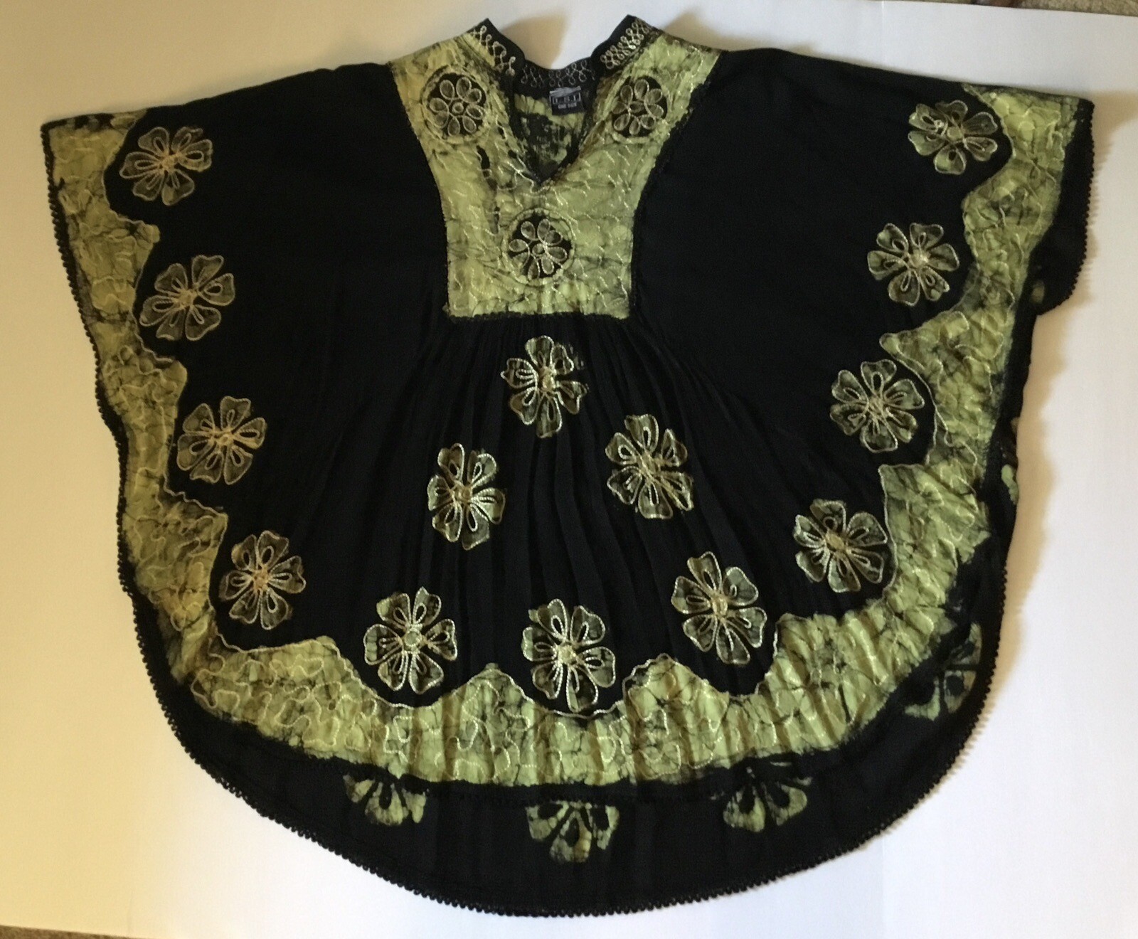 LSI Womens NWT Boho Top Shirt Black Green Embroidered One Size Poncho Seller