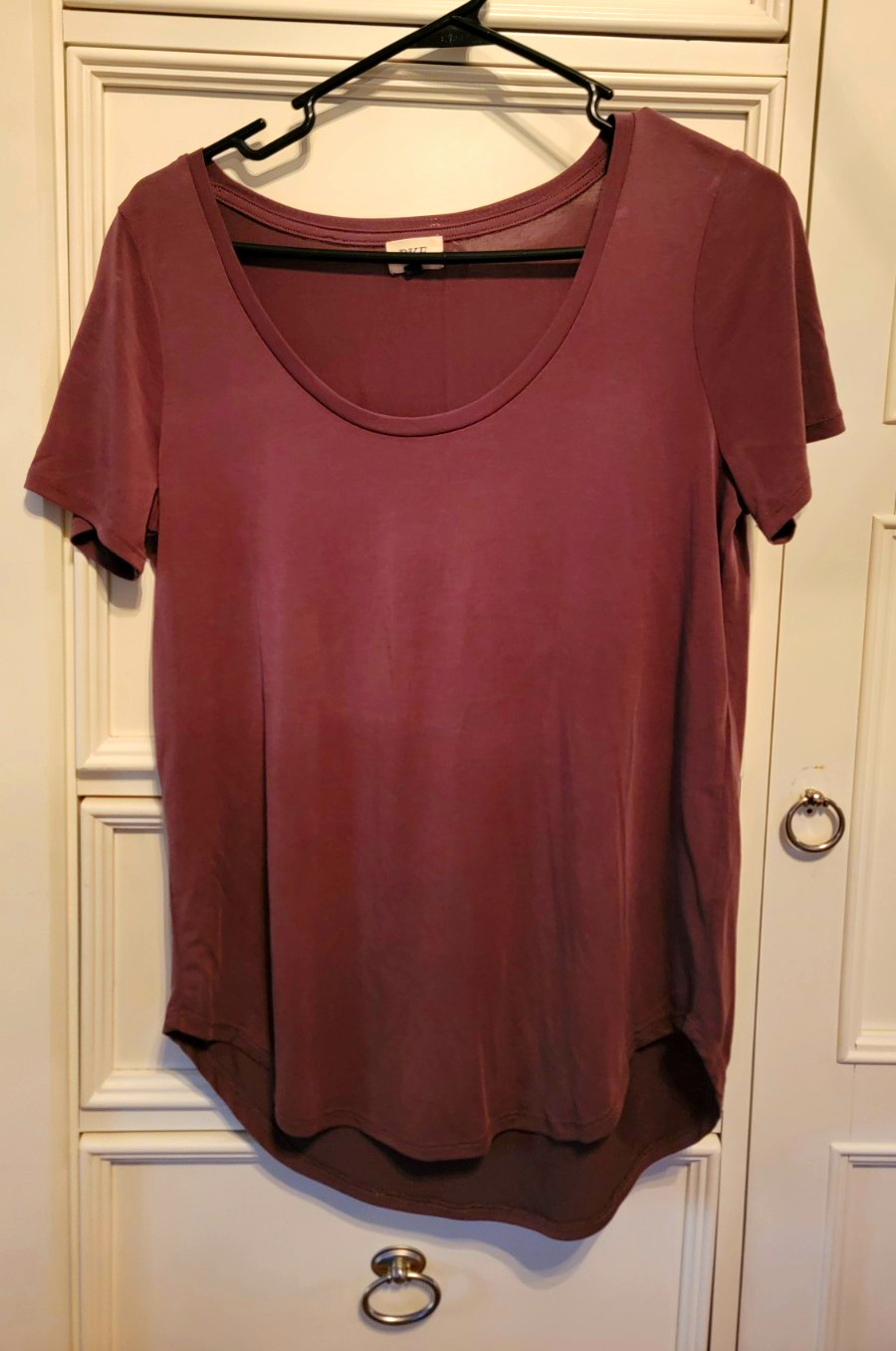 BKE Women’s S Plum Solid Scoop Neck Knit Pullover T-Shirt Short Sleeve
