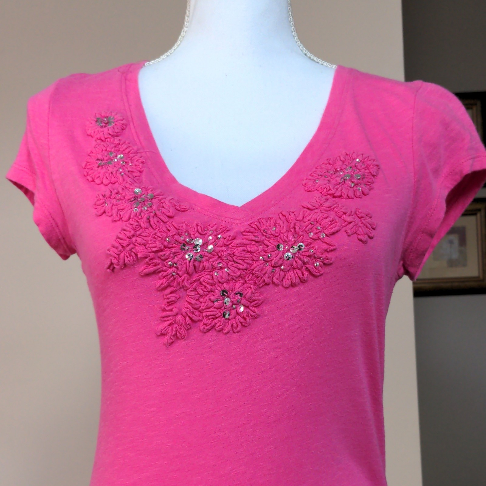 INC International Concepts Women’s Pink Beaded V-Neck Tee Short Sleeve M