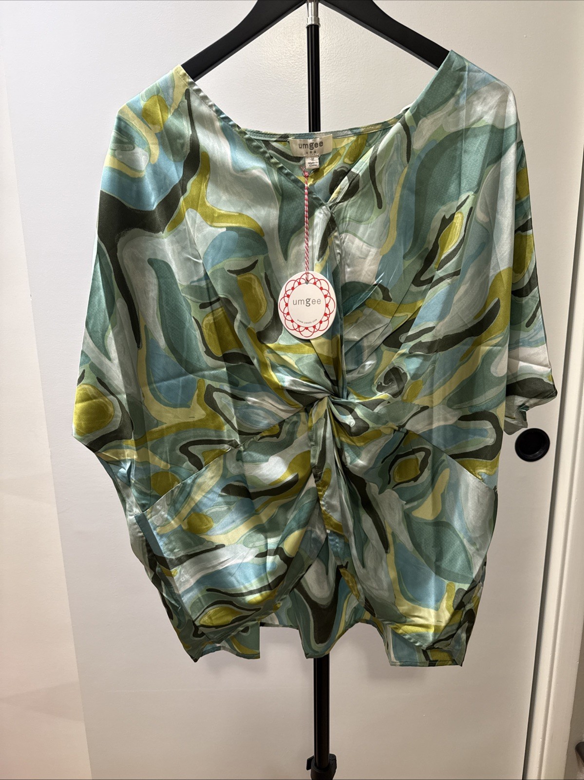 Umgee Women’s Teal and Green Abstract Print V-Neck Knot-front Blouse Size M NWT