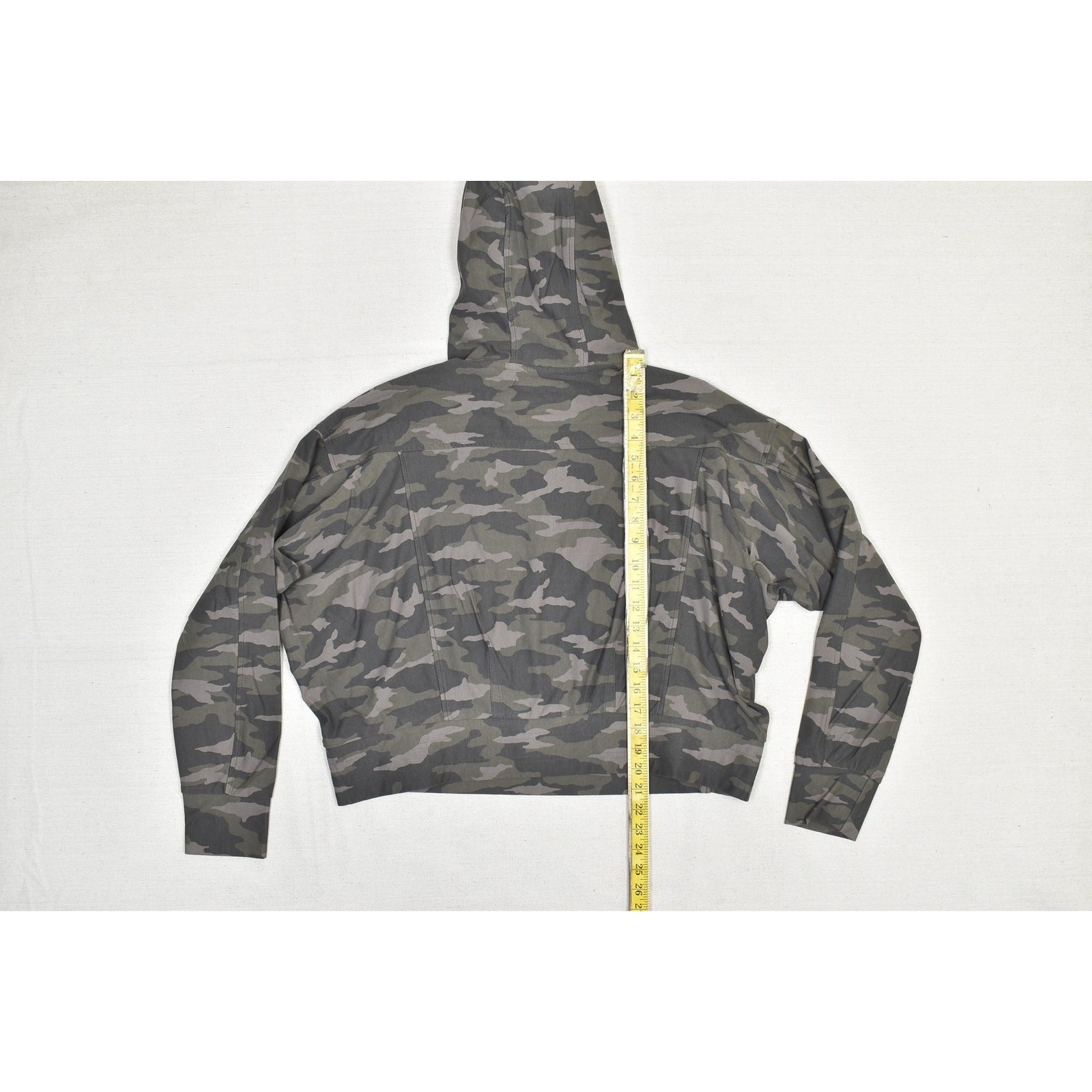 Athleta Hoodie Womens Large Cropped Pullover Stretch Kangaroo Pocket Camo