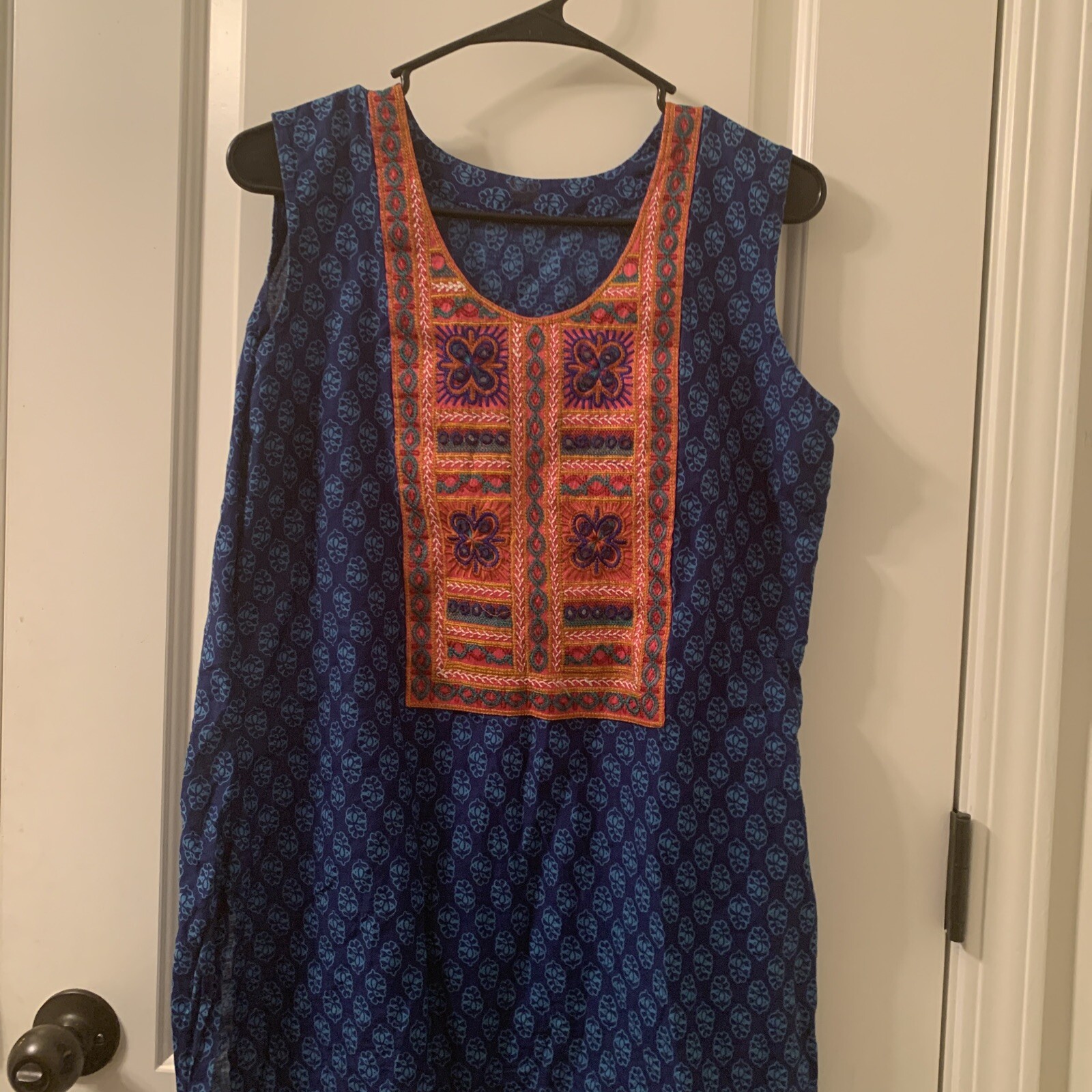 Women’s Printed Sleeveless Top Blouse Tank Size Armpit 19 5/8 Inches