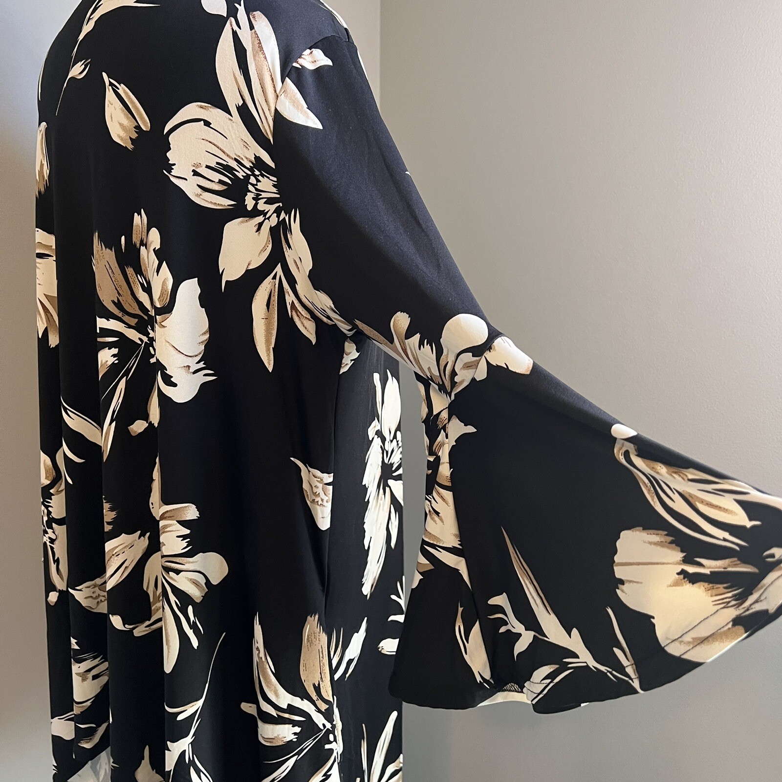 White Mark Size 3XL Multicolor Black Floral Scoop Neck Slinky Blouse Top