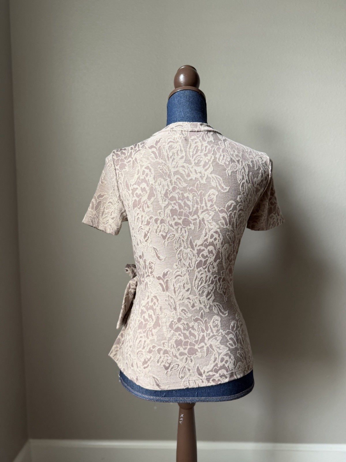 tan jacquard textured floral print wrap tee