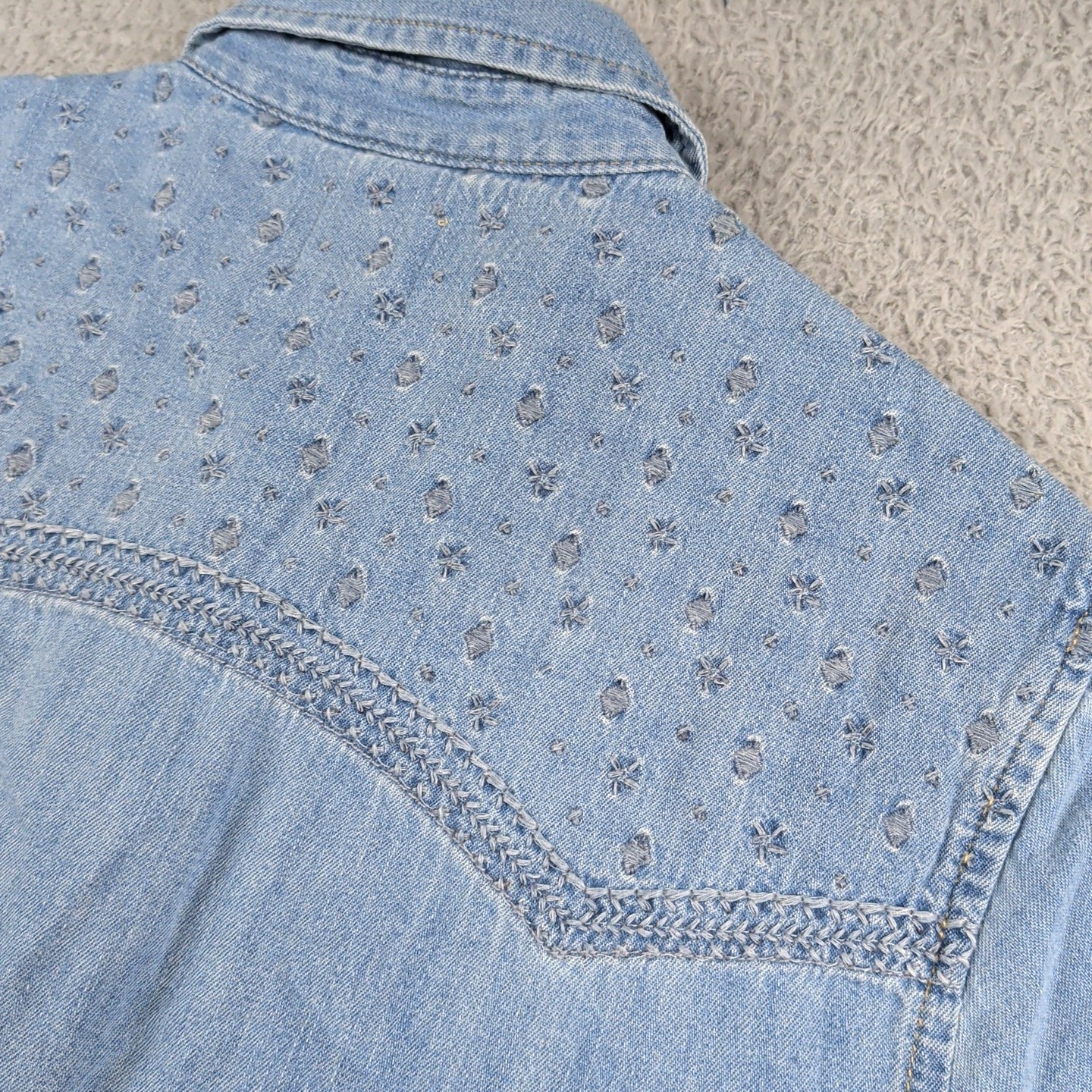 Gap 1969 Shirt Womens Small Blue Western Pearl Snap Chambray Denim Cowboy Yoke