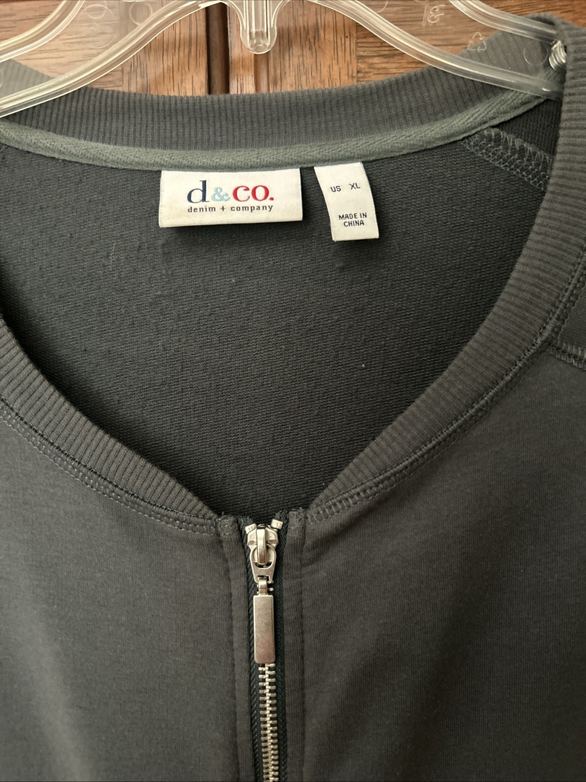 D & Co Gray knit Jacket XL front pockets/zipper long sleeve women’s active