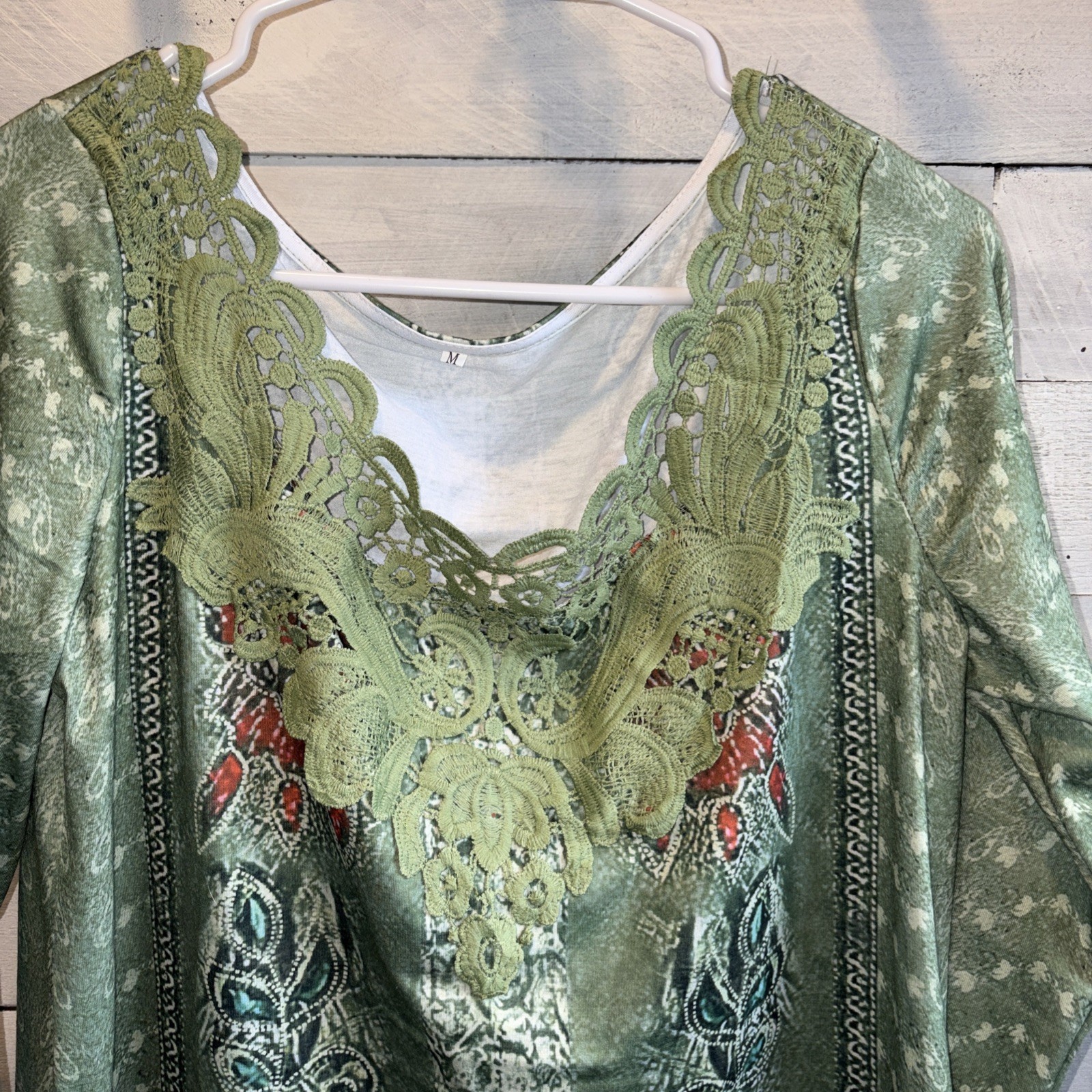 NEW WOMENS M MOSTLY GREEN TAG MISSING LONG SLEEVES EMBROYDERY,PERFECT CONDITION