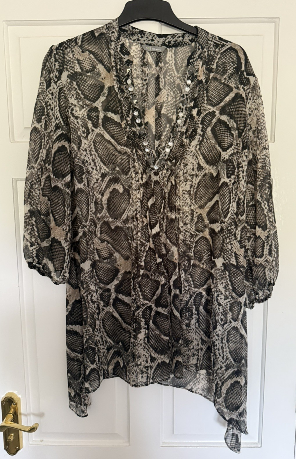 Beautiful M&S Embellished Jewelled Snake Print Blouse – Size 18 – Immaculate