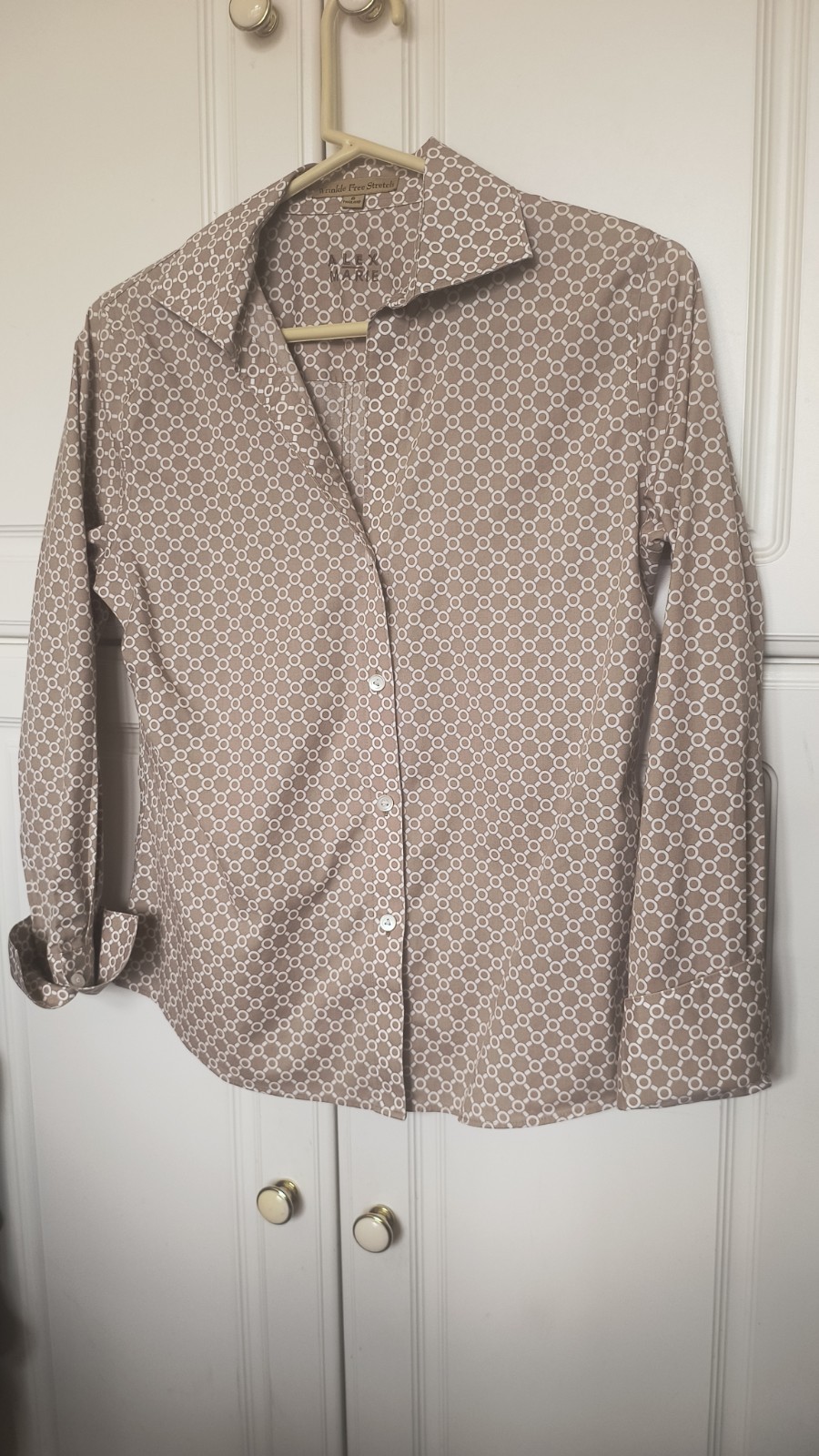 Alex Marie Top Size 6 Multi Colored Circle Design Wrinkle Free Stretch (A10
