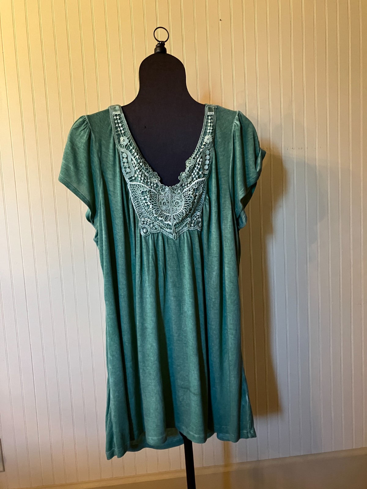 One World~2X~Distressed Green~S/SLV~Lace/Stud Accent~Boho/Peasant~Knit Tunic Top
