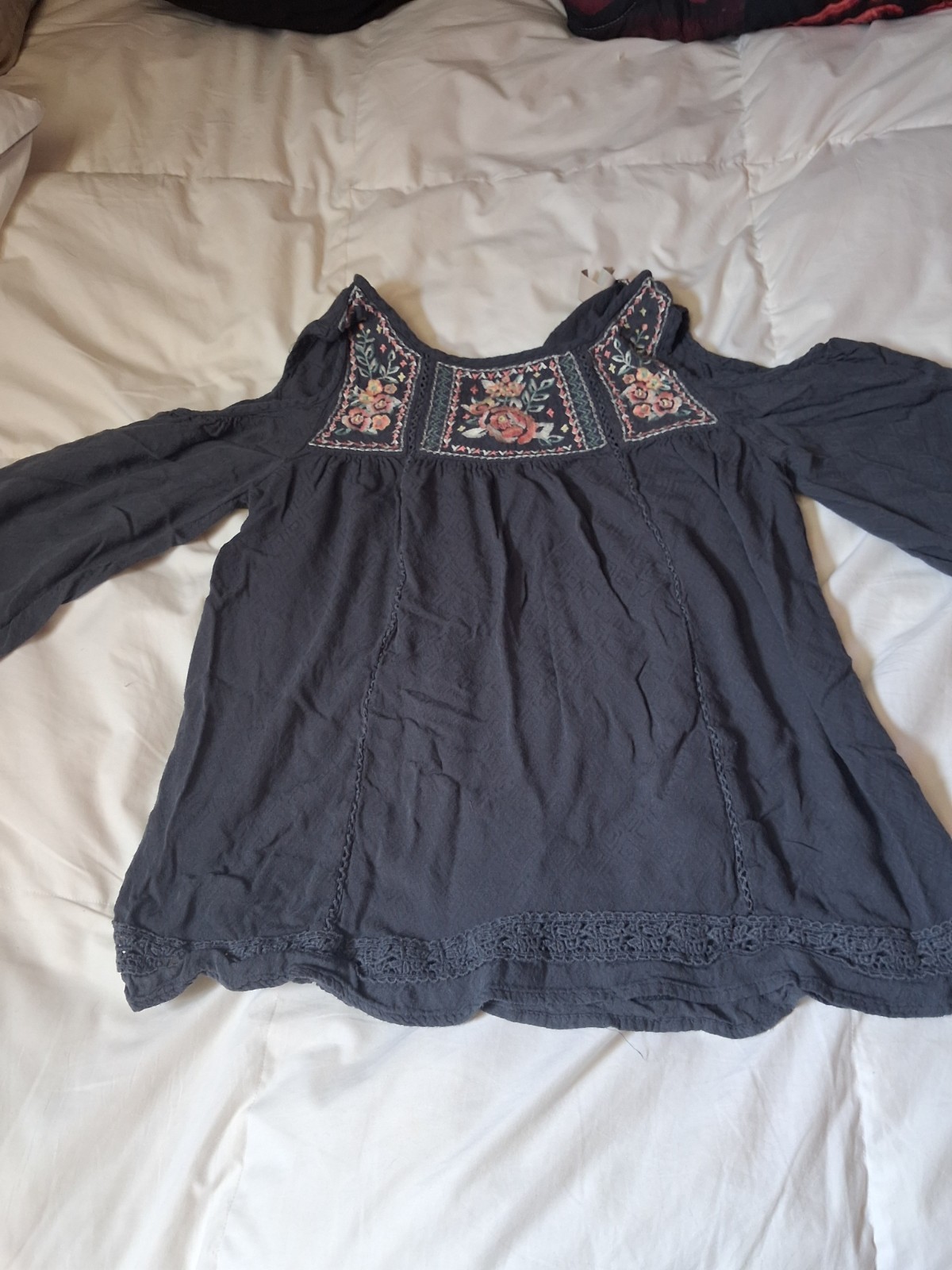 KNOX ROSE Womens Shoulderless, Embroidered, Fancy,Cute Shirt With Tassels SizeXS