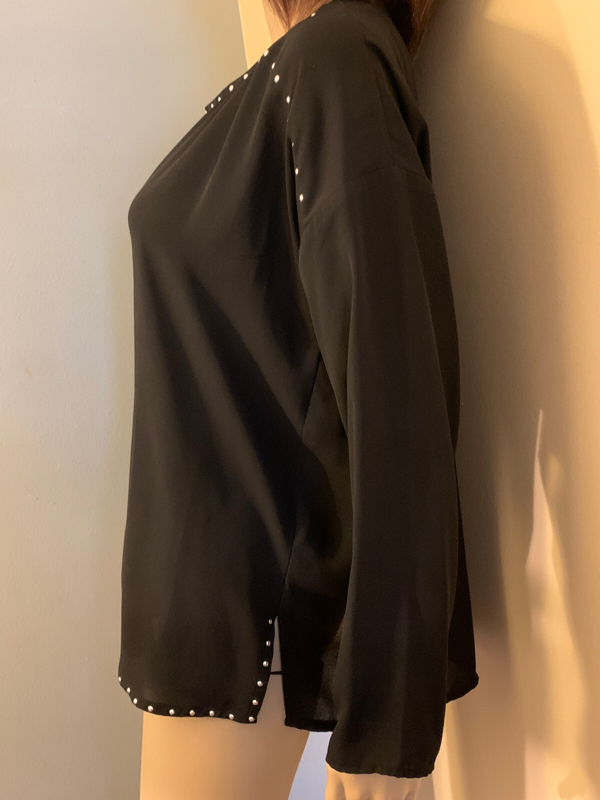 EXPRESS S Black Poly Crepe KEYHOLE BLOUSE TOP Silver Stud EMBELLISHED Long Slv