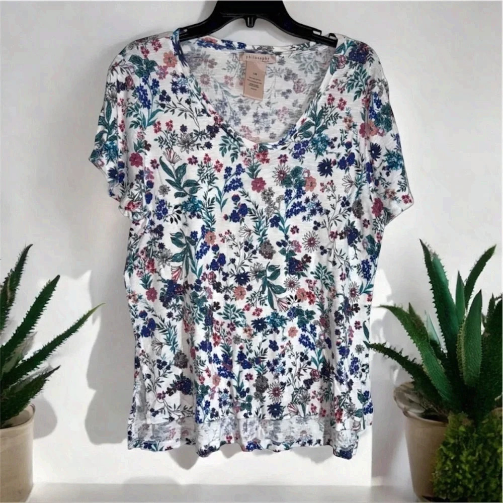 Philosophy White and Blue Short Sleeve V Neck Floral Print Blouse