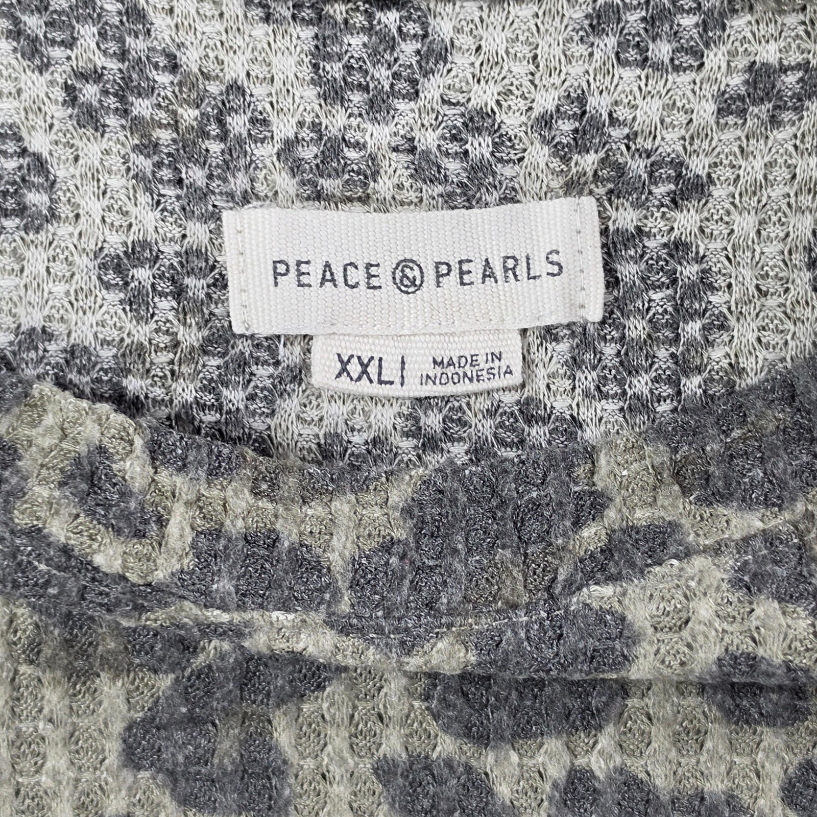 Peace & Pearls Waffle Knit Top Women XXL Gray Leopard Print Raglan Sleeve