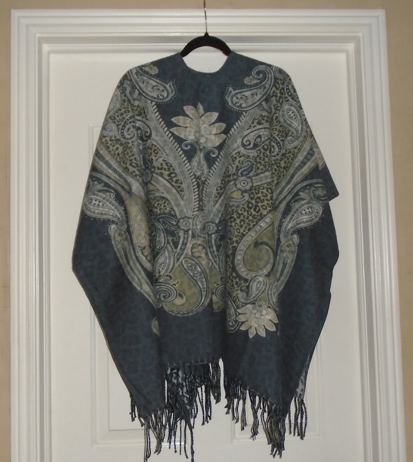 Chico’s PAISLEY LEOPARD REVERSIBLE RUANA OS Gray Fringe Wrap BOHO NWT $140