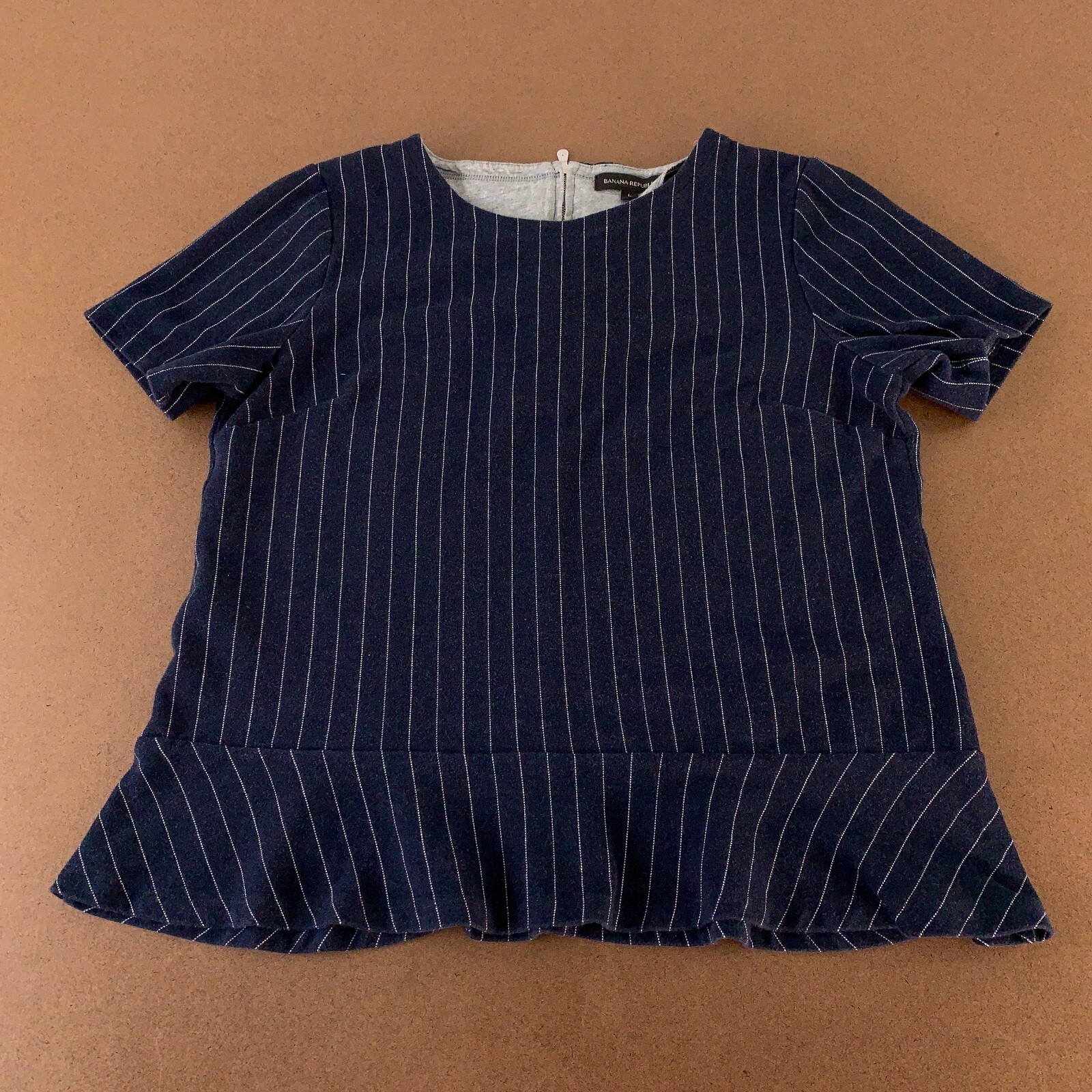 Banana Republic Women’s Size Large Navy Gray Striped Short Sleeve Round Neck Top