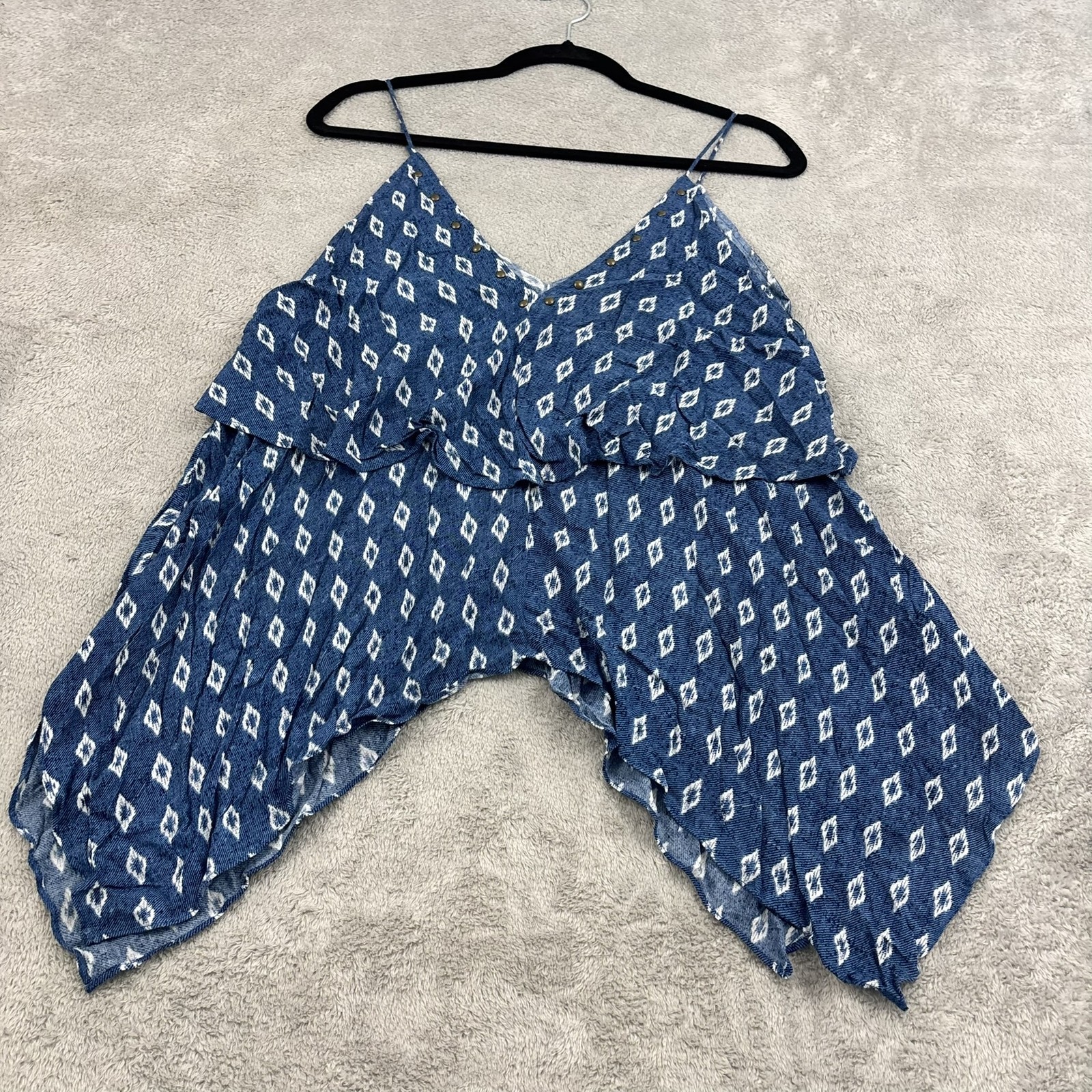 Moon River Sleeveless Studded Top Womens L Blue White Ikat Boho Flowy Western