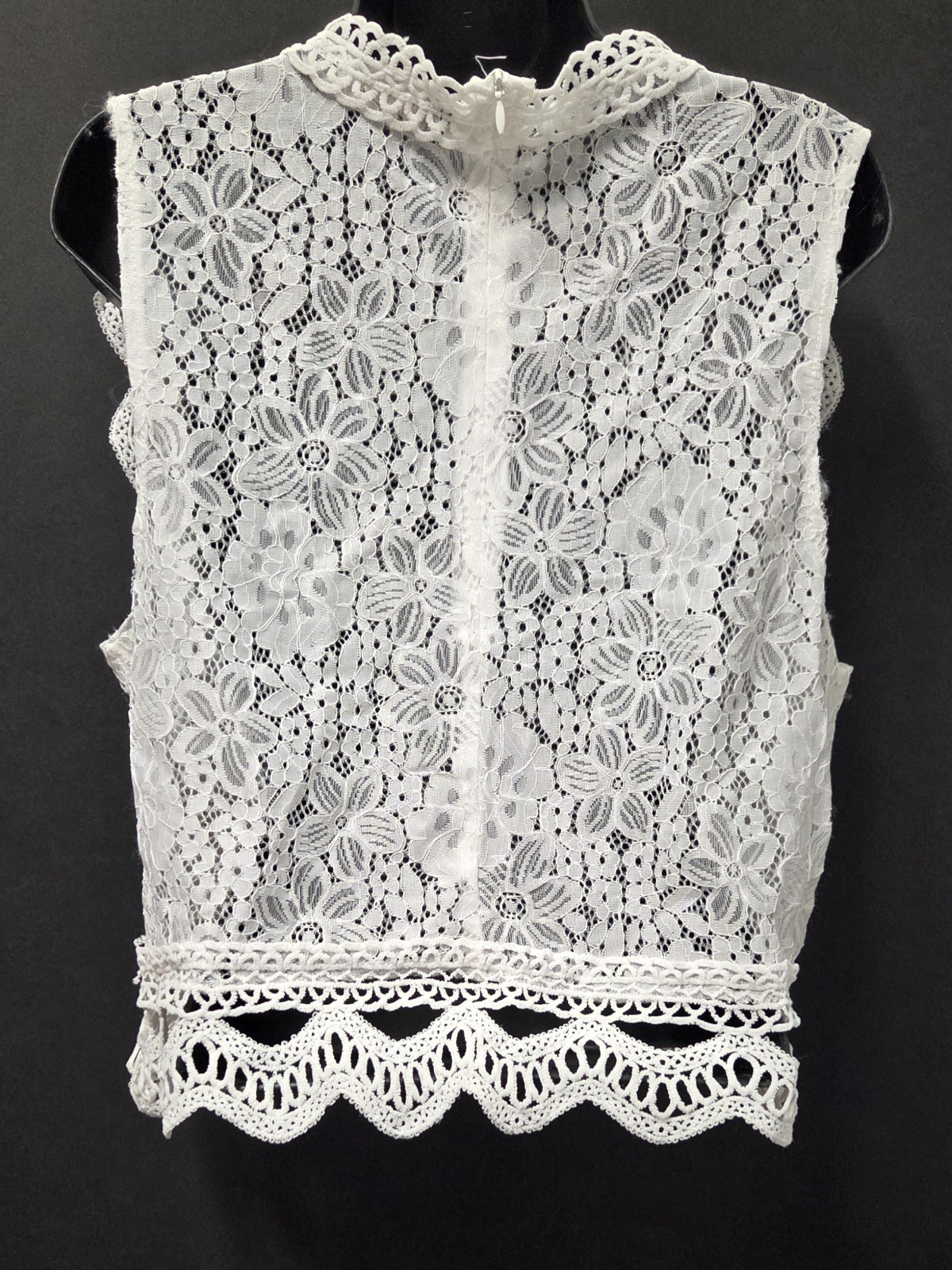 JLO by Jennifer Lopez Floral Lace Crop Top • Size 2 • Cottagecore • Coastal ✨️