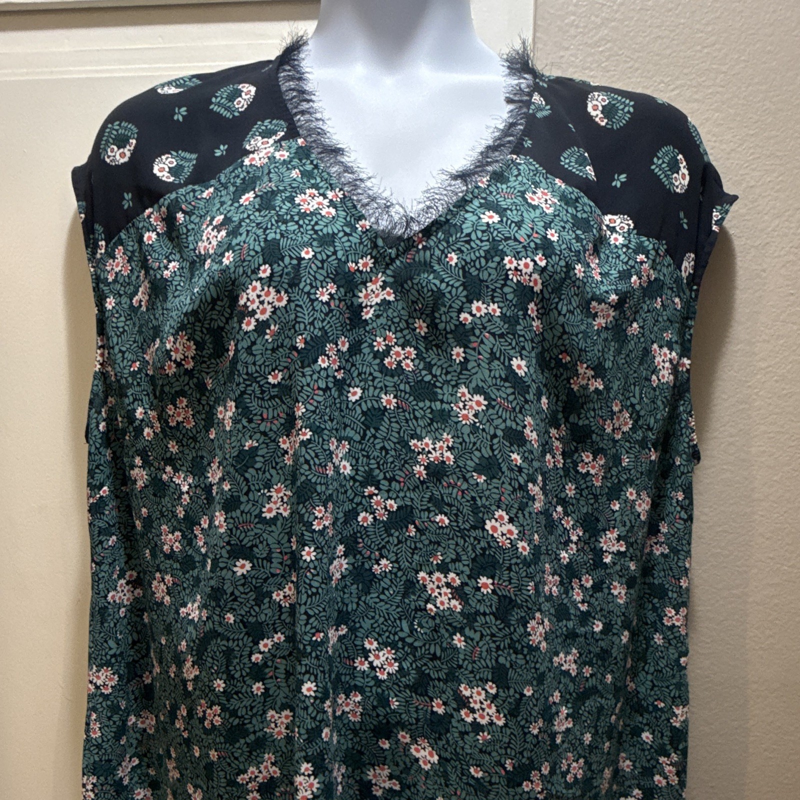 Joe Fresh+ Blouse Plus 3X Floral Green Black V-Neck Sleeveless Woven Pullover
