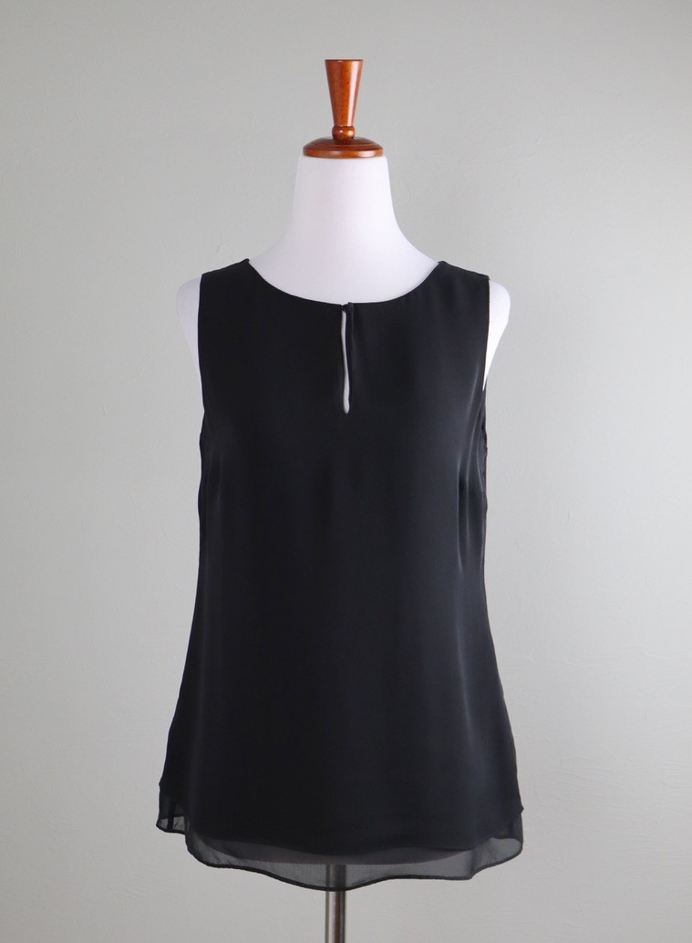 CHICO’S Black Label $119 Solid Black Silk Tiered Keyhole Top Size US 4